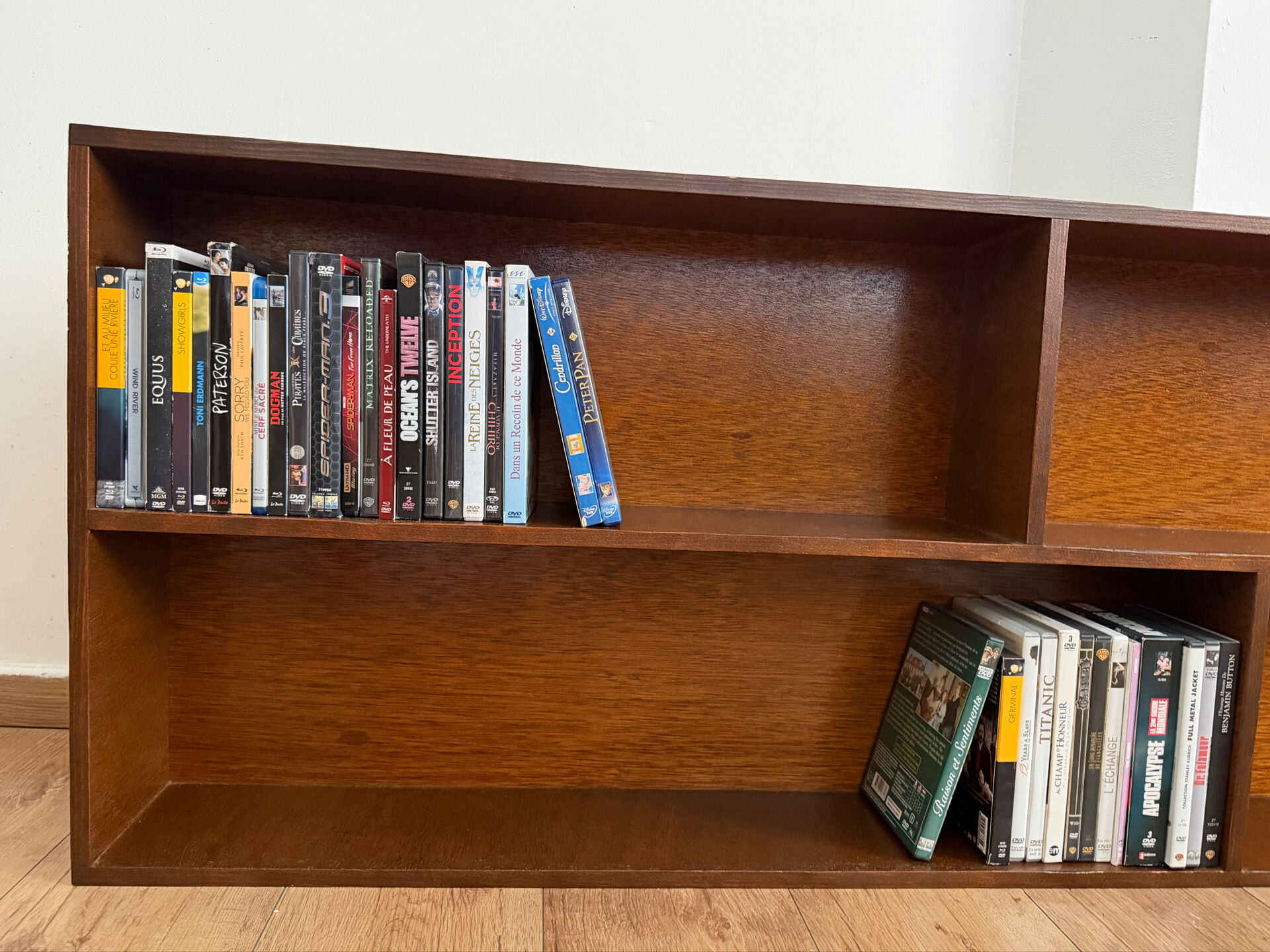 Vintage wall shelf for books / DVDs / Blu-rays.