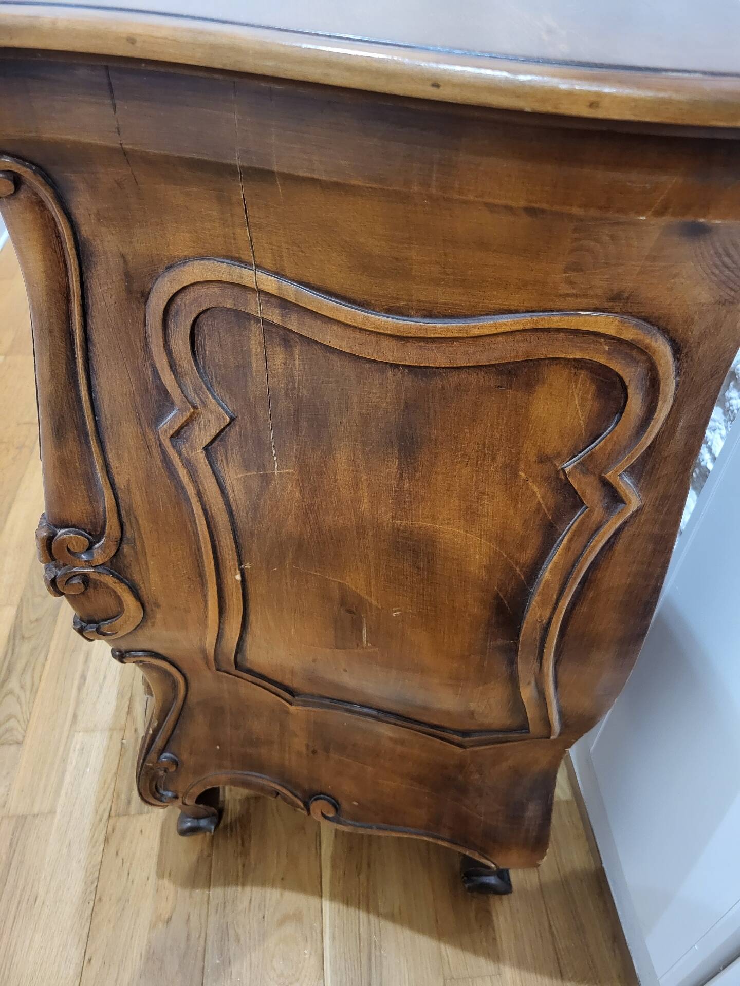 Provençal commode in Nîmes, Louis XV style