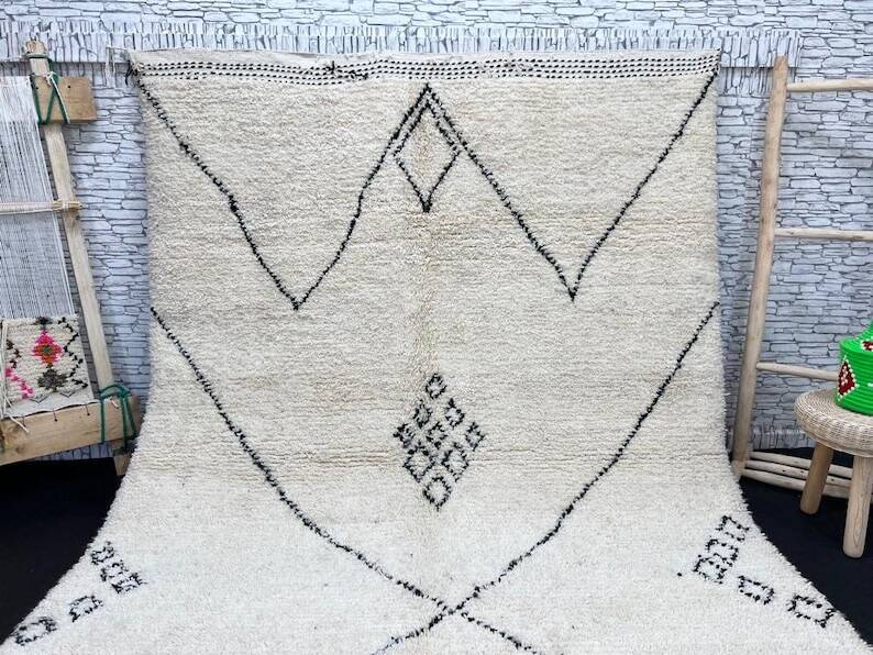 Handmade pure wool beni ourain rug, size 200x300 cm.