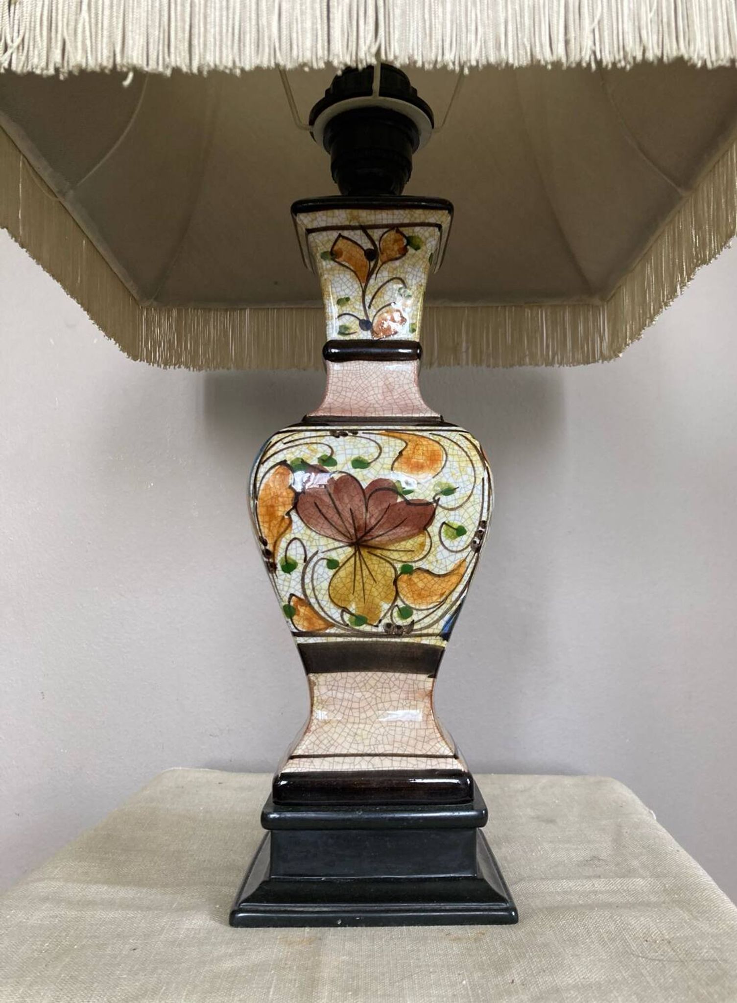 Lampe de salon en faïence façon craquelée décor fait main époque XXe