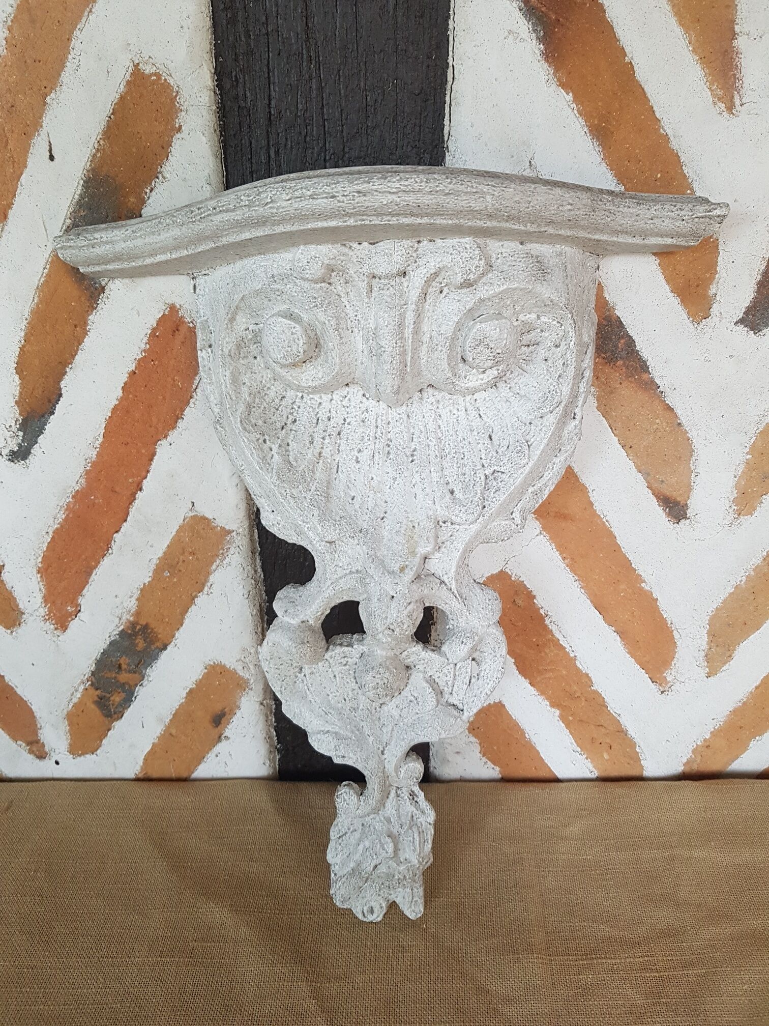 Console wall shelf patinated gustavian style