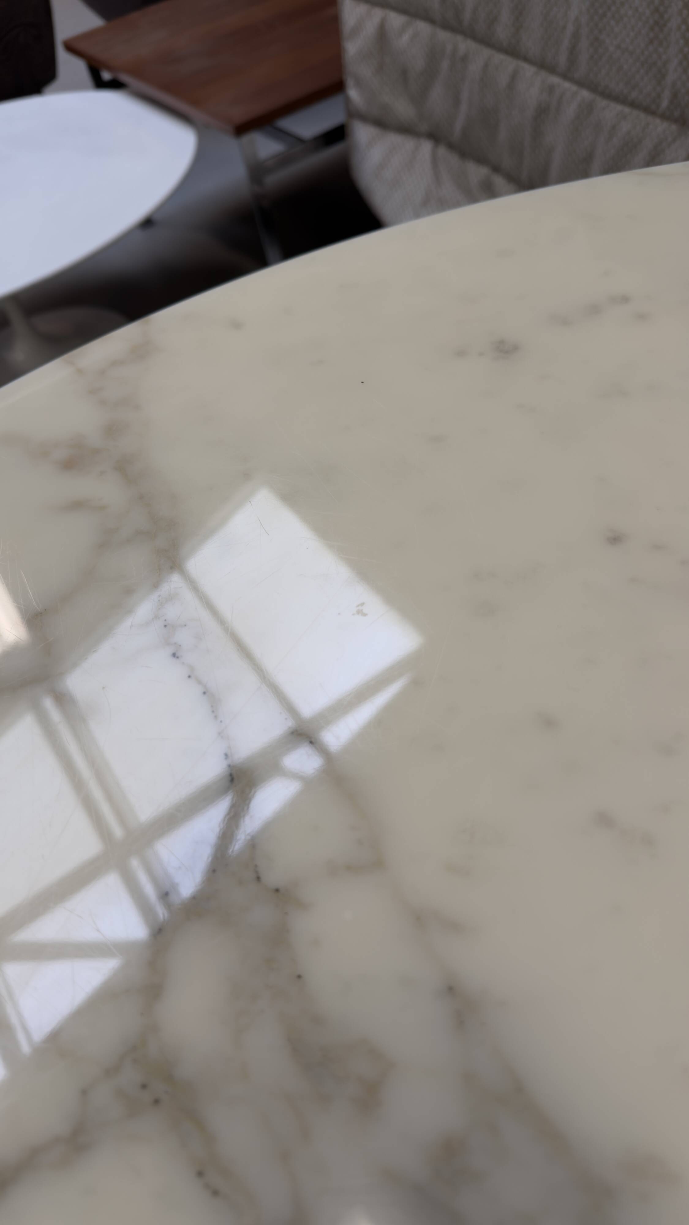 Tulip dining table in marble by Eero Saarinen for Knoll International.