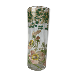 verre émaillé à fleurs