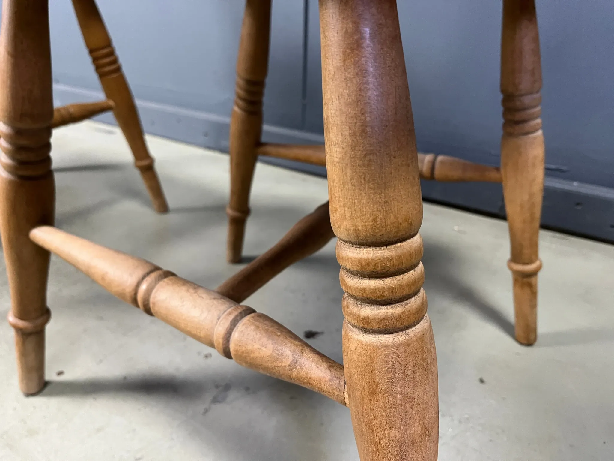 Beautiful English Windsor style dining chairs, set of 4