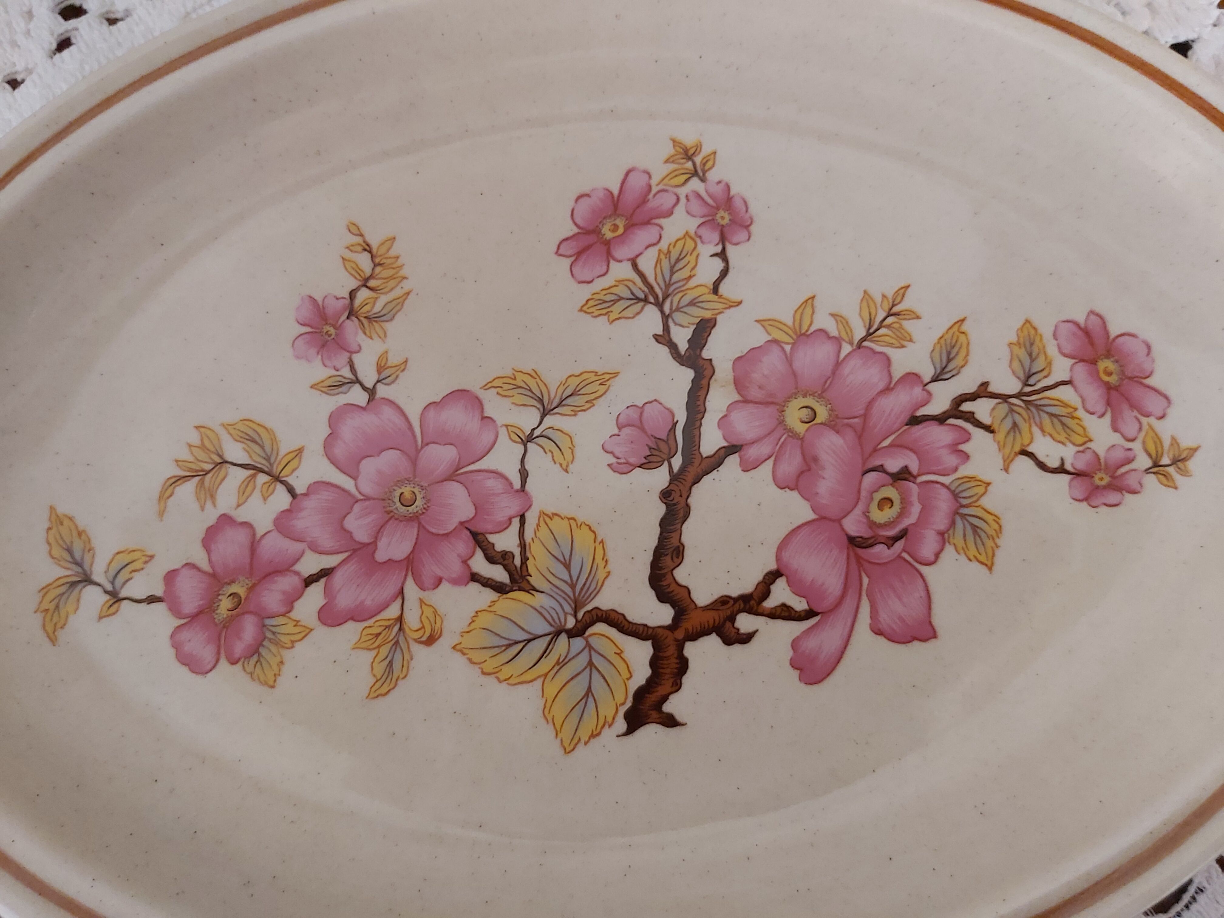 Trio de raviers en faïence de Gien décor fleurs de cerisier