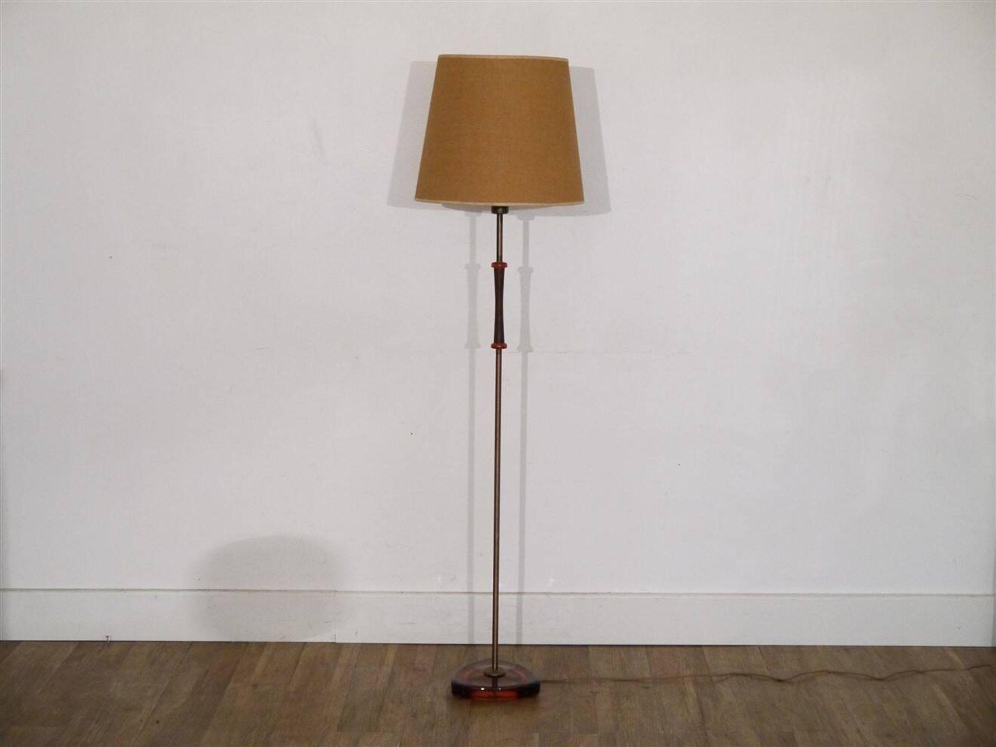 Lampadaire danois en verre, laiton et palissandre 1960