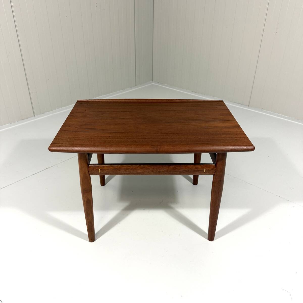 Grete Jalk teak side table or coffee table Glostrup Møbelfabrik Denmark