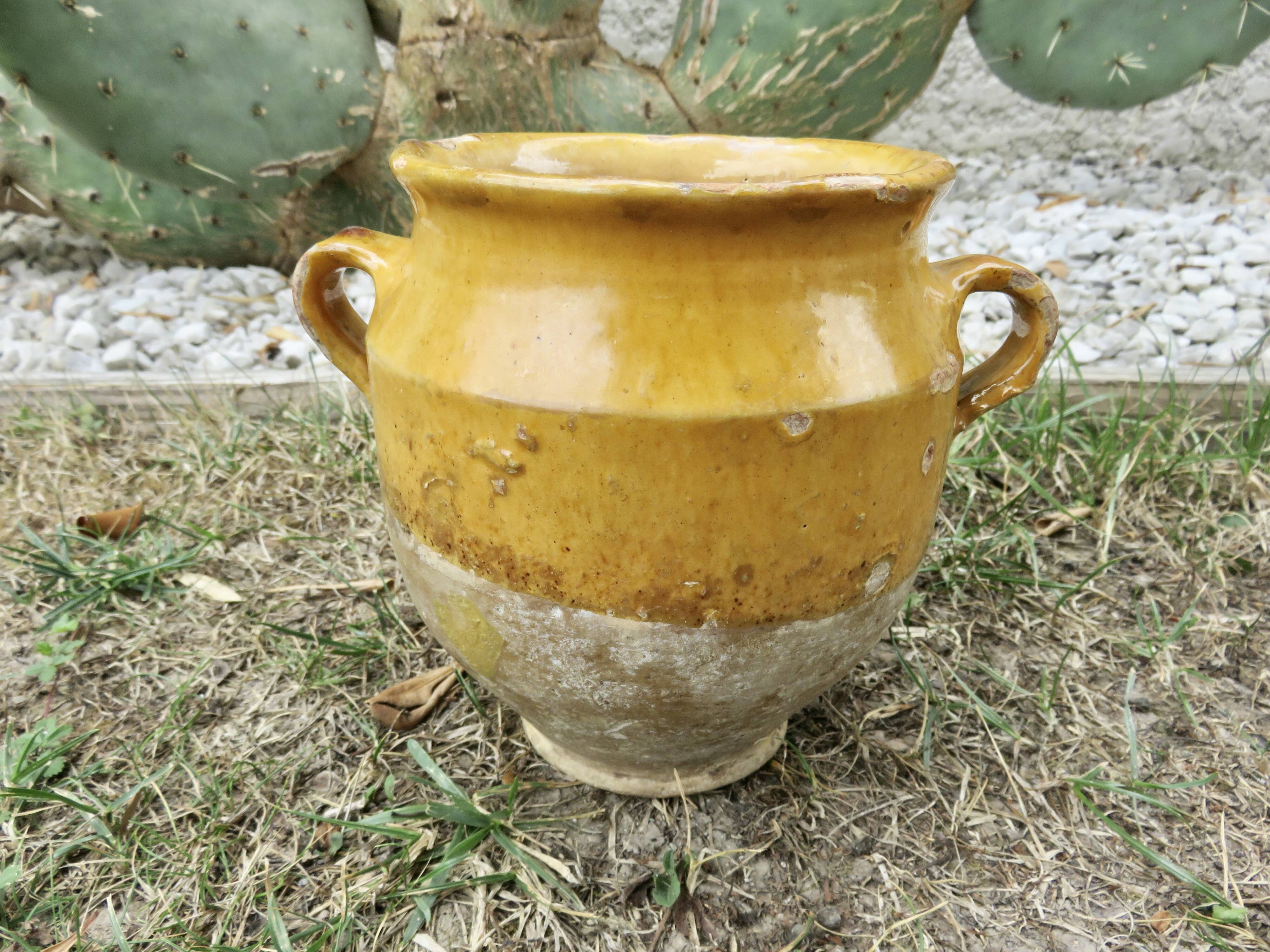 Small glazed yellow terracotta pot, south-west of France early 20th century.