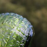 Pichet ancien vintage en verre moulé vert relief fleuri – décoration rétro