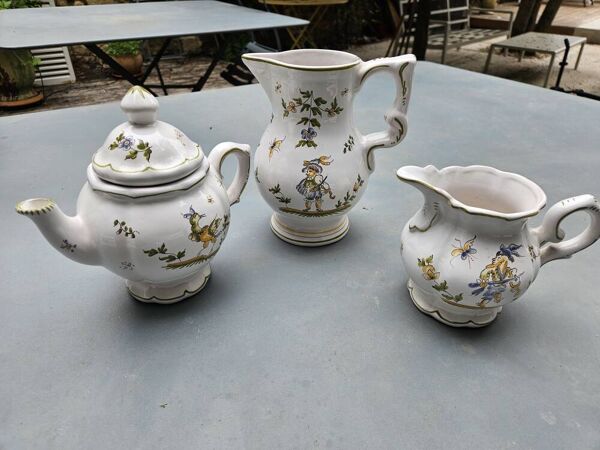 lot carafe, théière, pot à lait Moustiers fait main