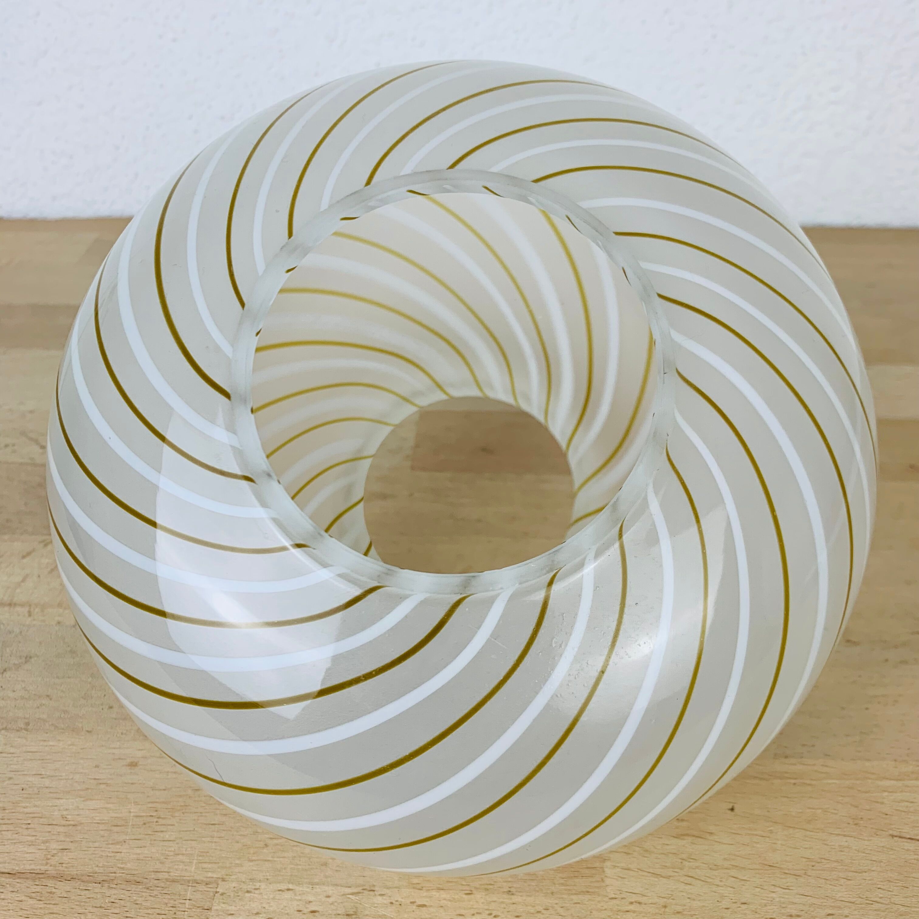 Abat day striped glass globe