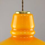 Lampe à suspension italienne du milieu du siècle en verre jaune et laiton
