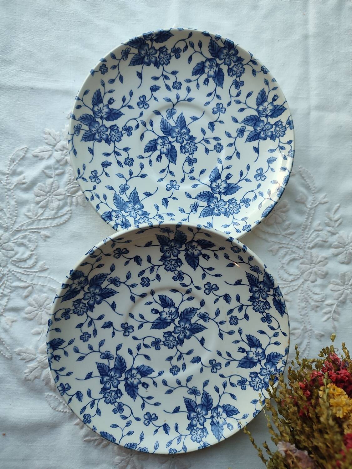 Set of 2 Royal Tudor dessert plates Bouquet model