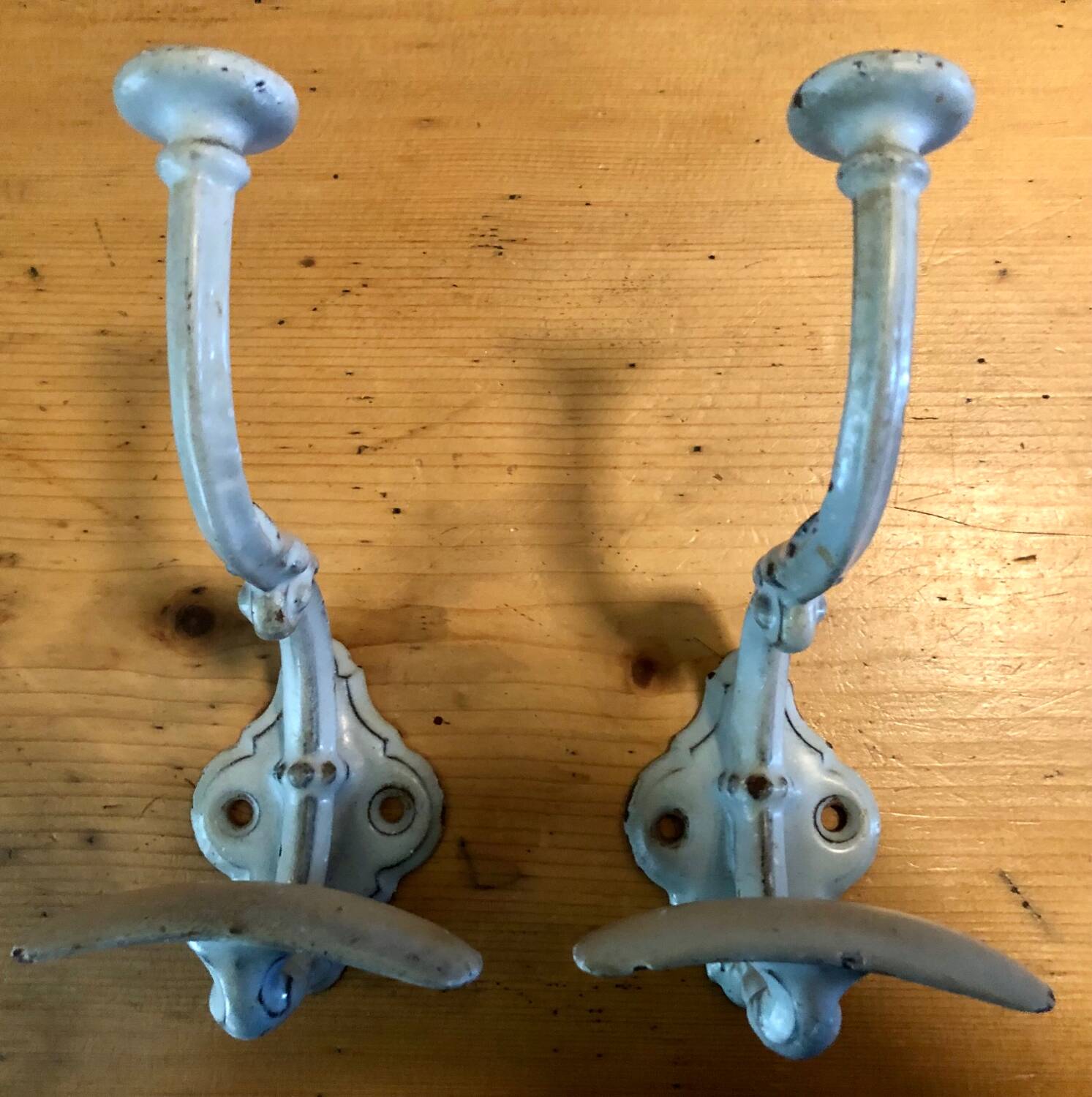 Patère en fonte émaillée