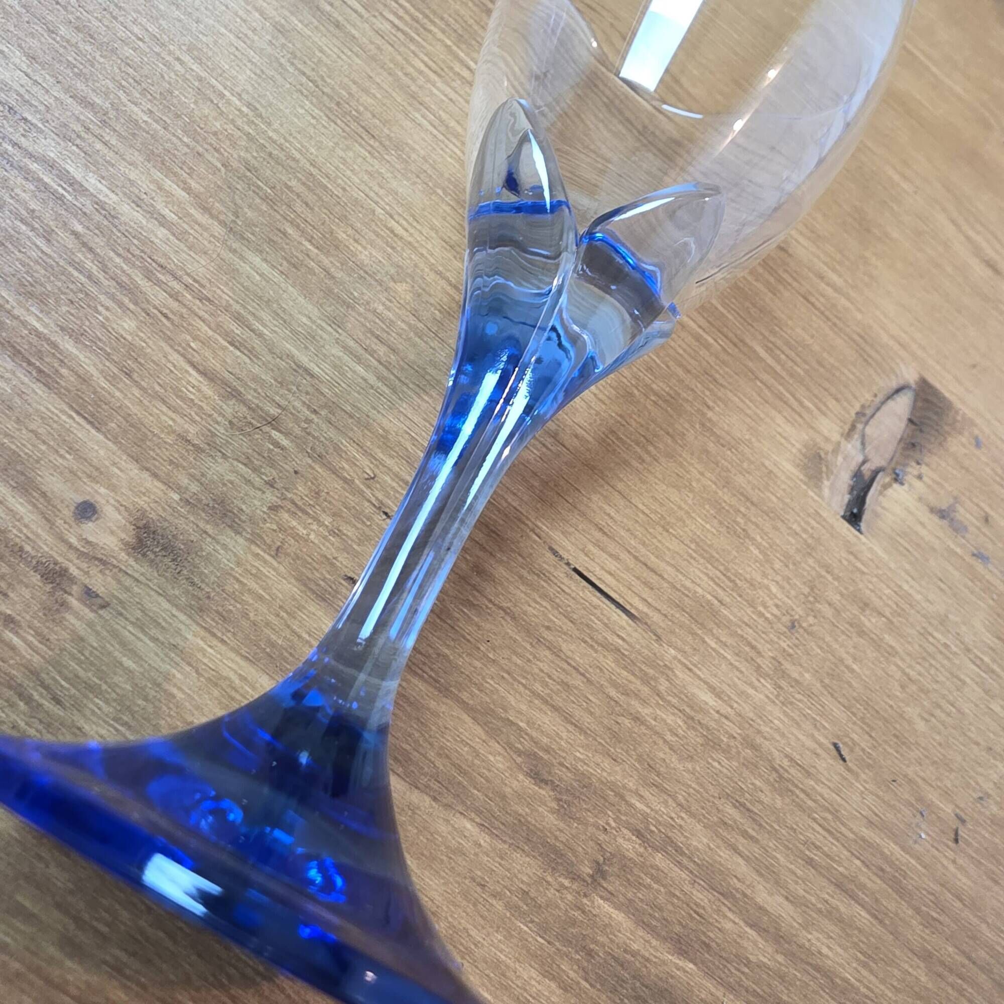 Service of 30 blue footed glasses.