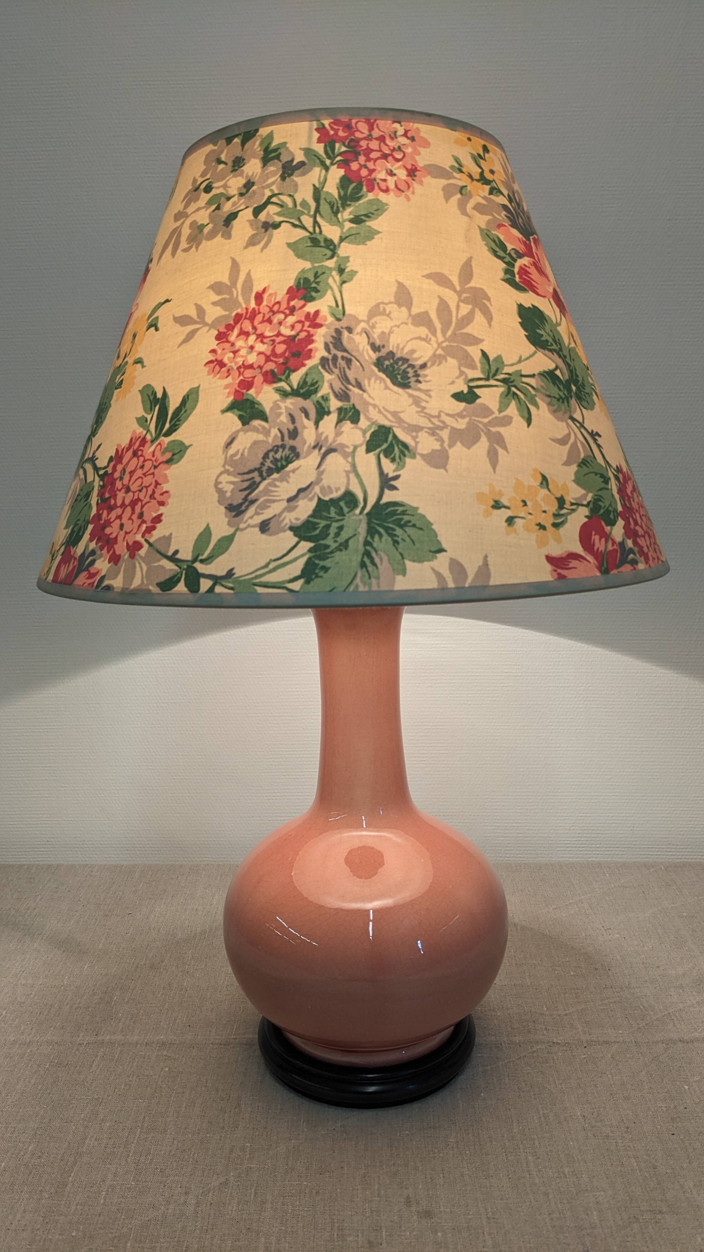 Charolles faience lamp in pink by Jacques Molin, France circa 1970.