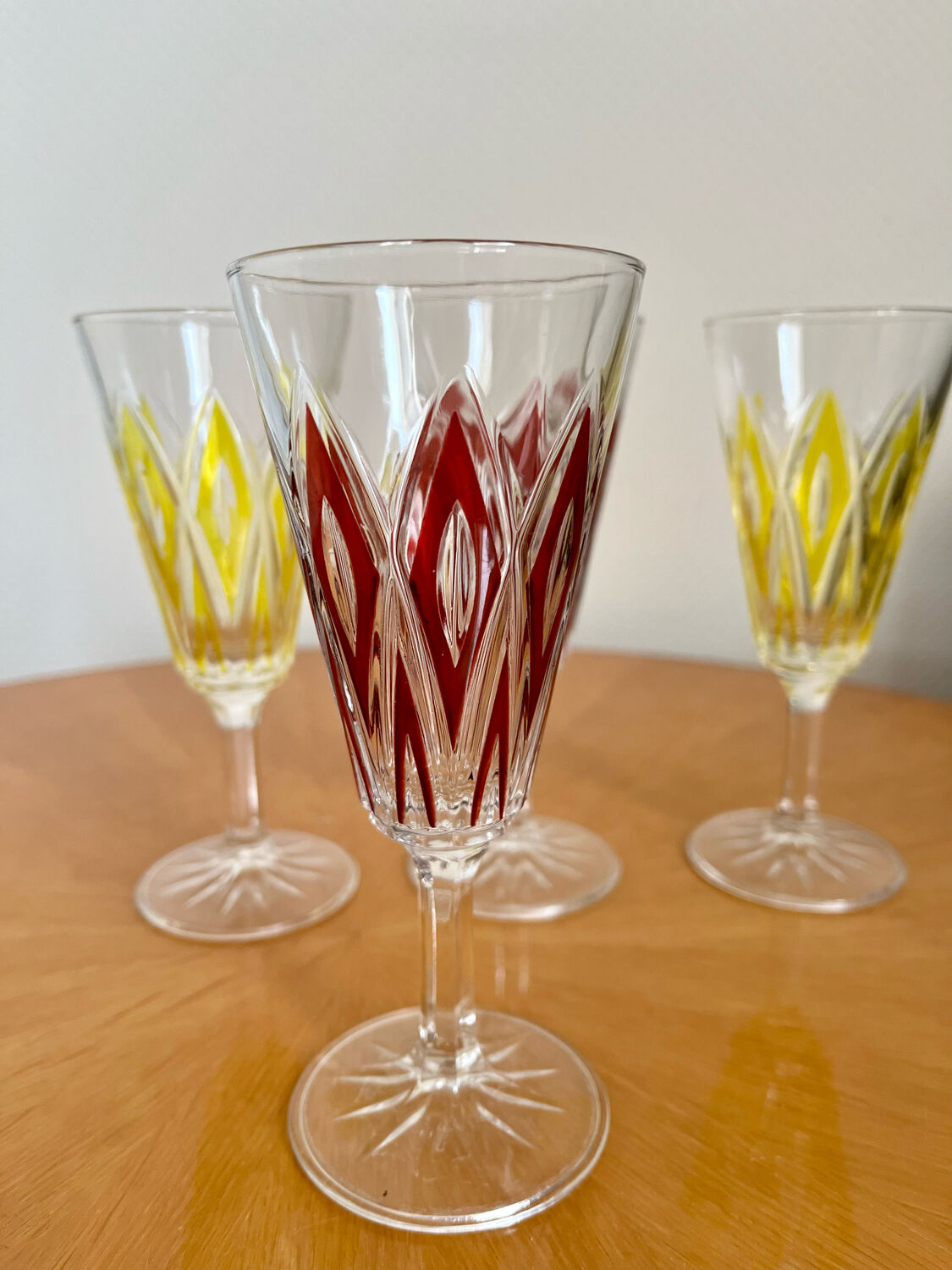 Ensemble de 4 flutes verres à vin anciens