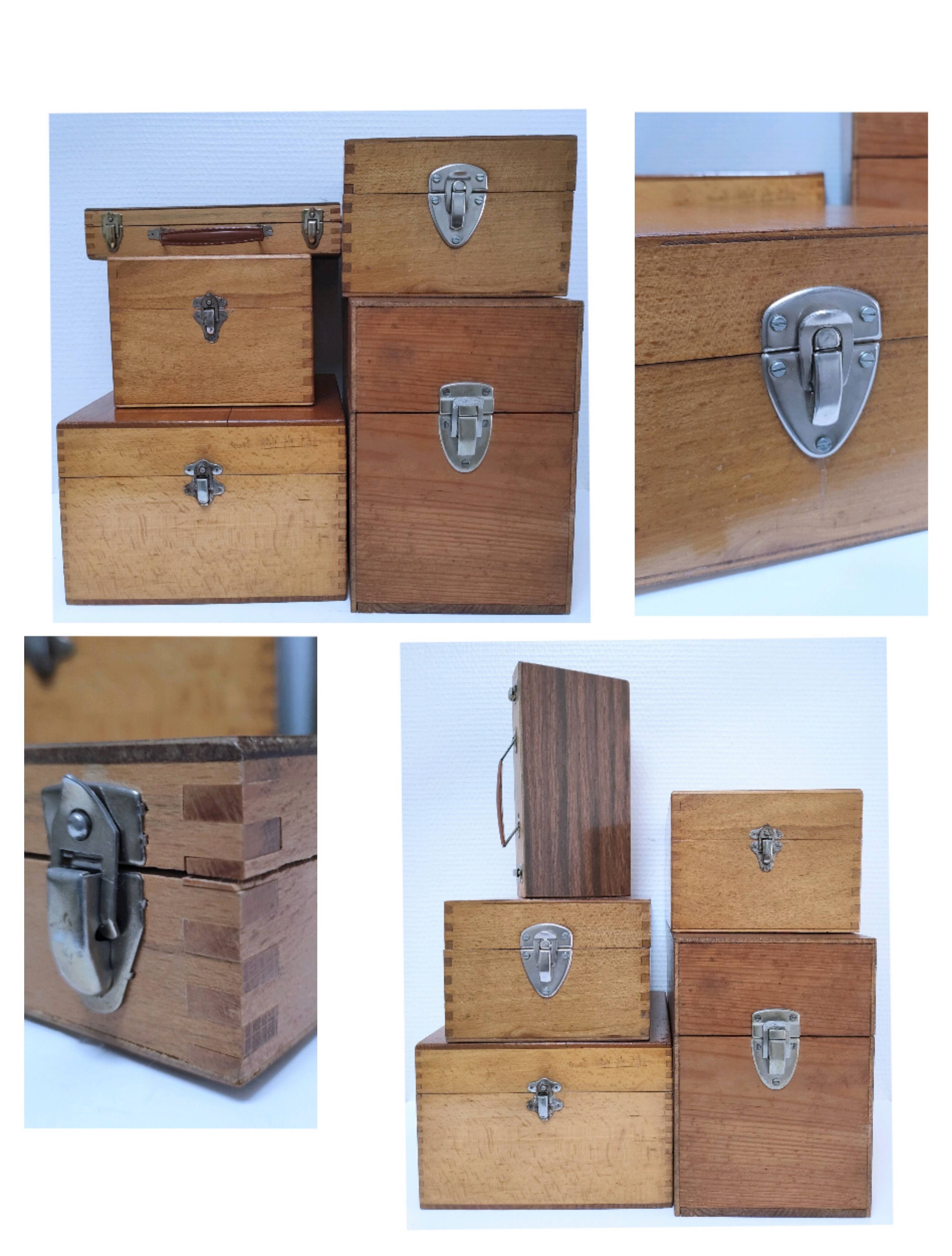 Cinq boîtes bois vintage