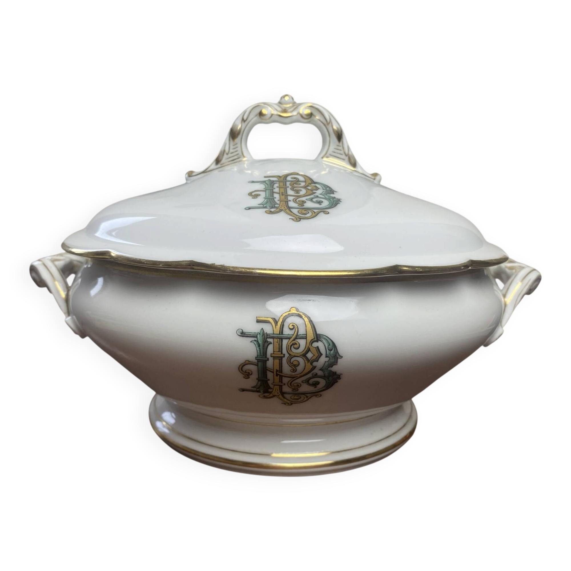 Vegetable dish in porcelain from Vierzon, 19th century.