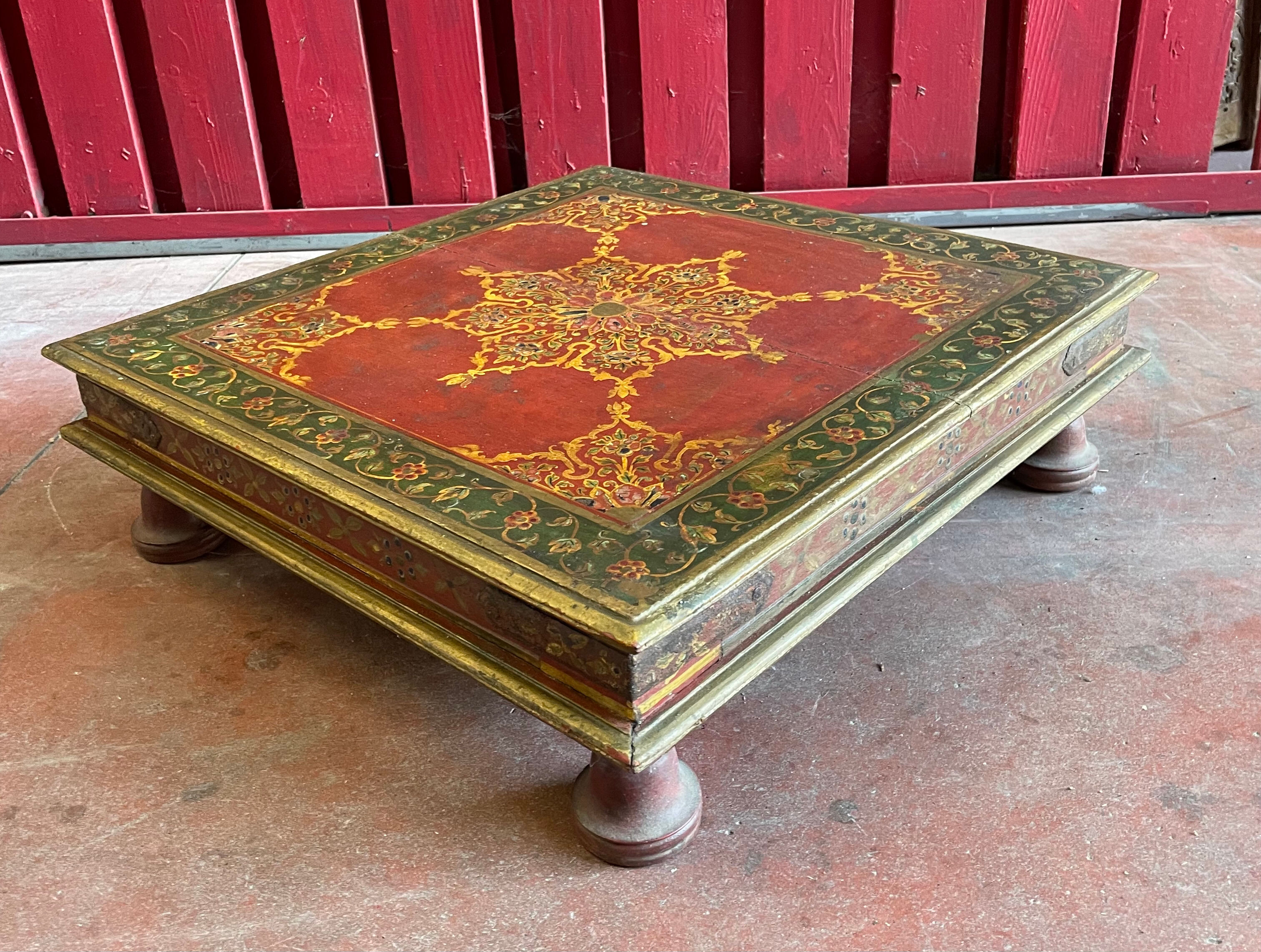 Inde rajasthan, ancienne table basse à thé. bois de teck 19ème siècle