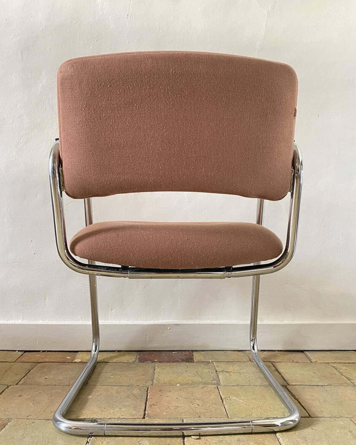 Fauteuil strafor rose