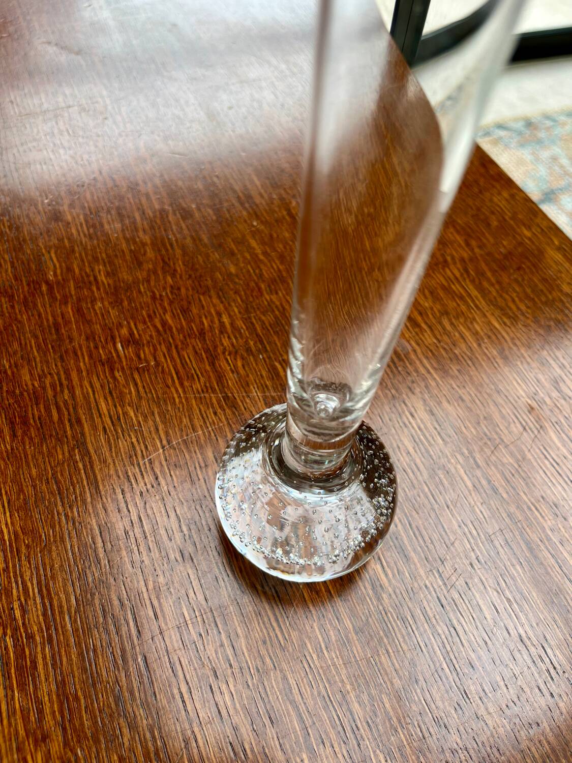 Glass single-flower vase