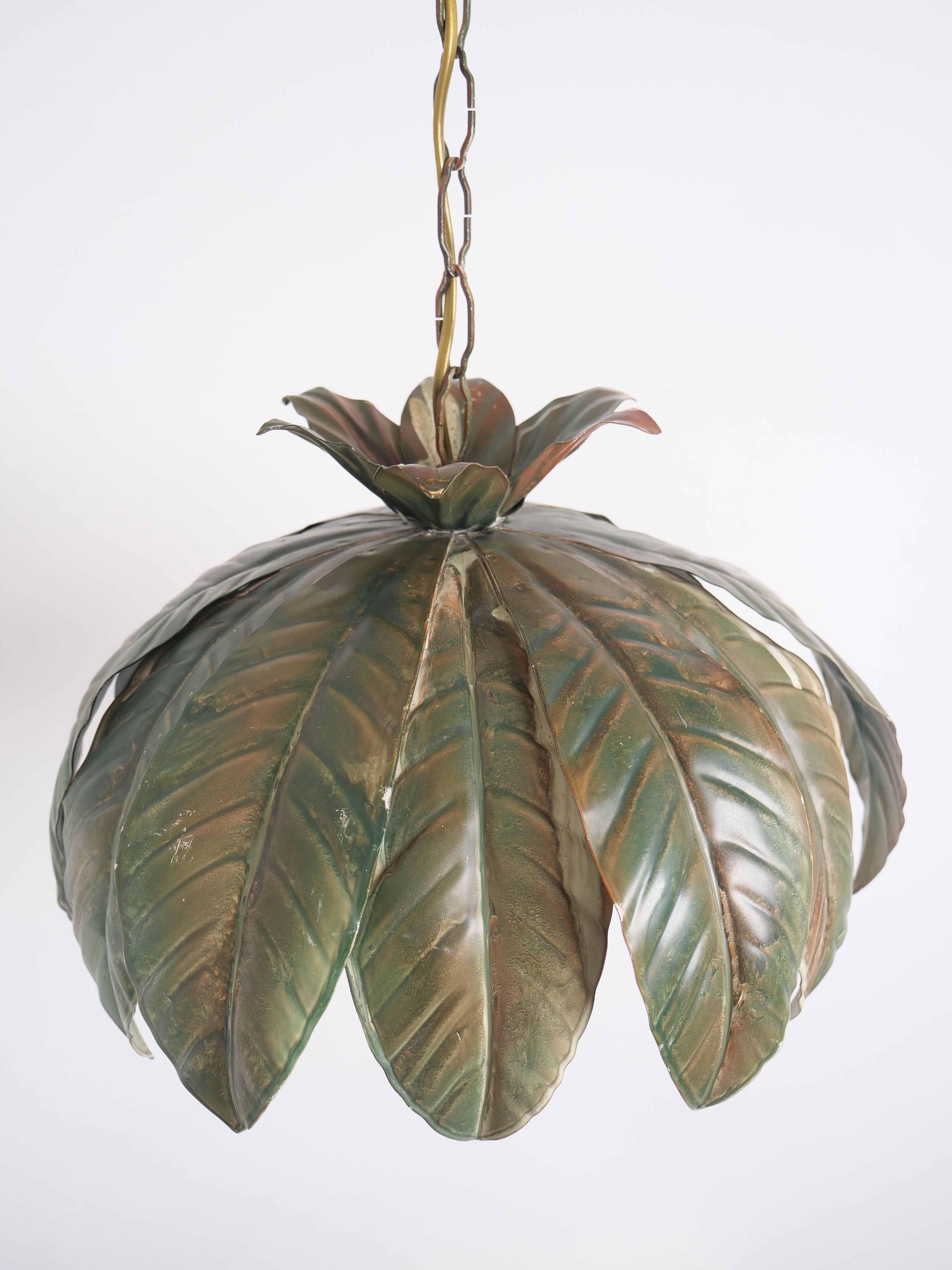 Suspension vegetal pattern green leaves