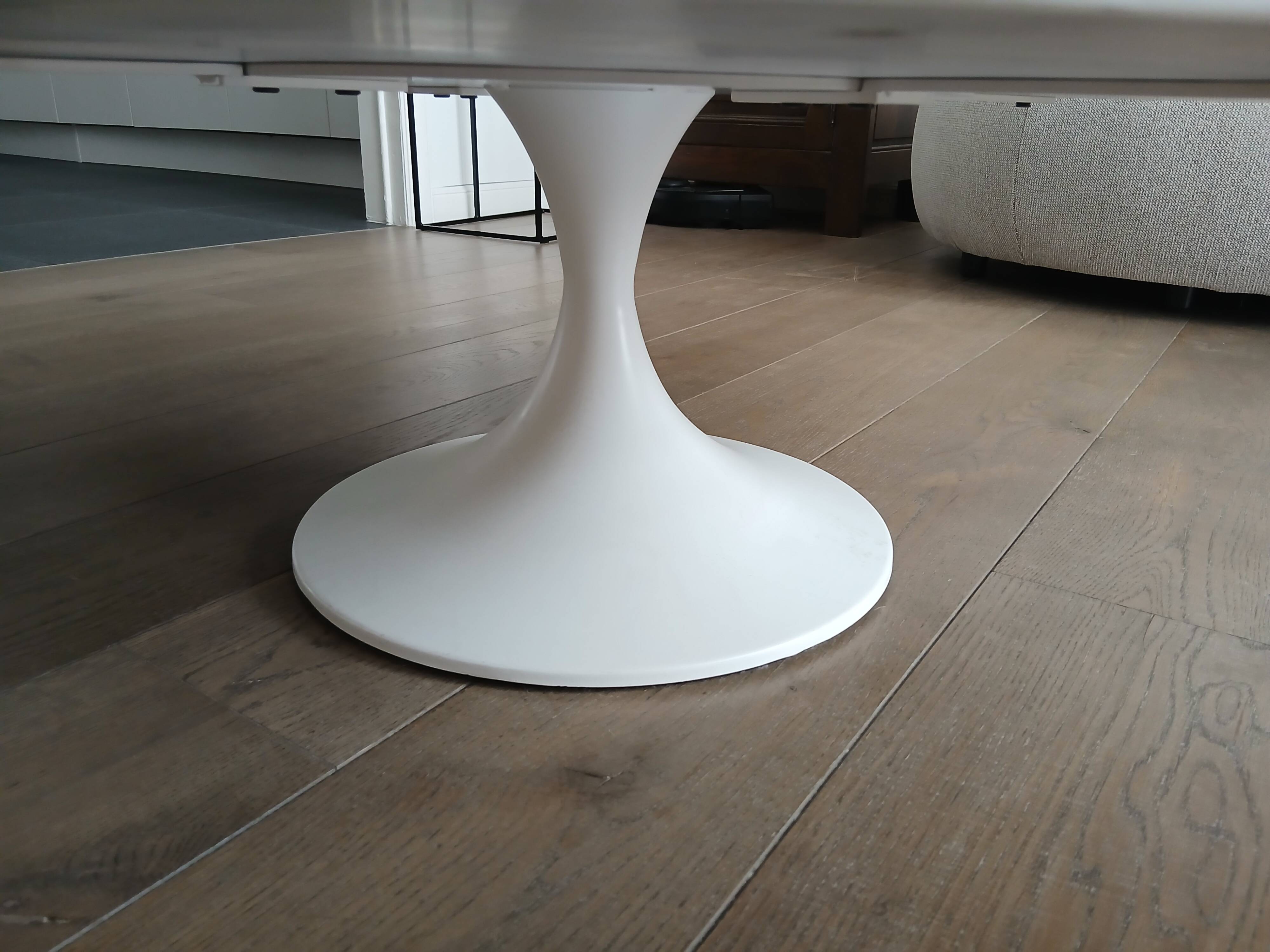 Round marble coffee table with tulip base.