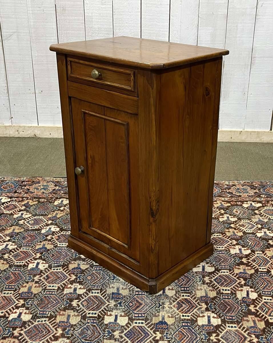 Chevet début XXème en châtaignier