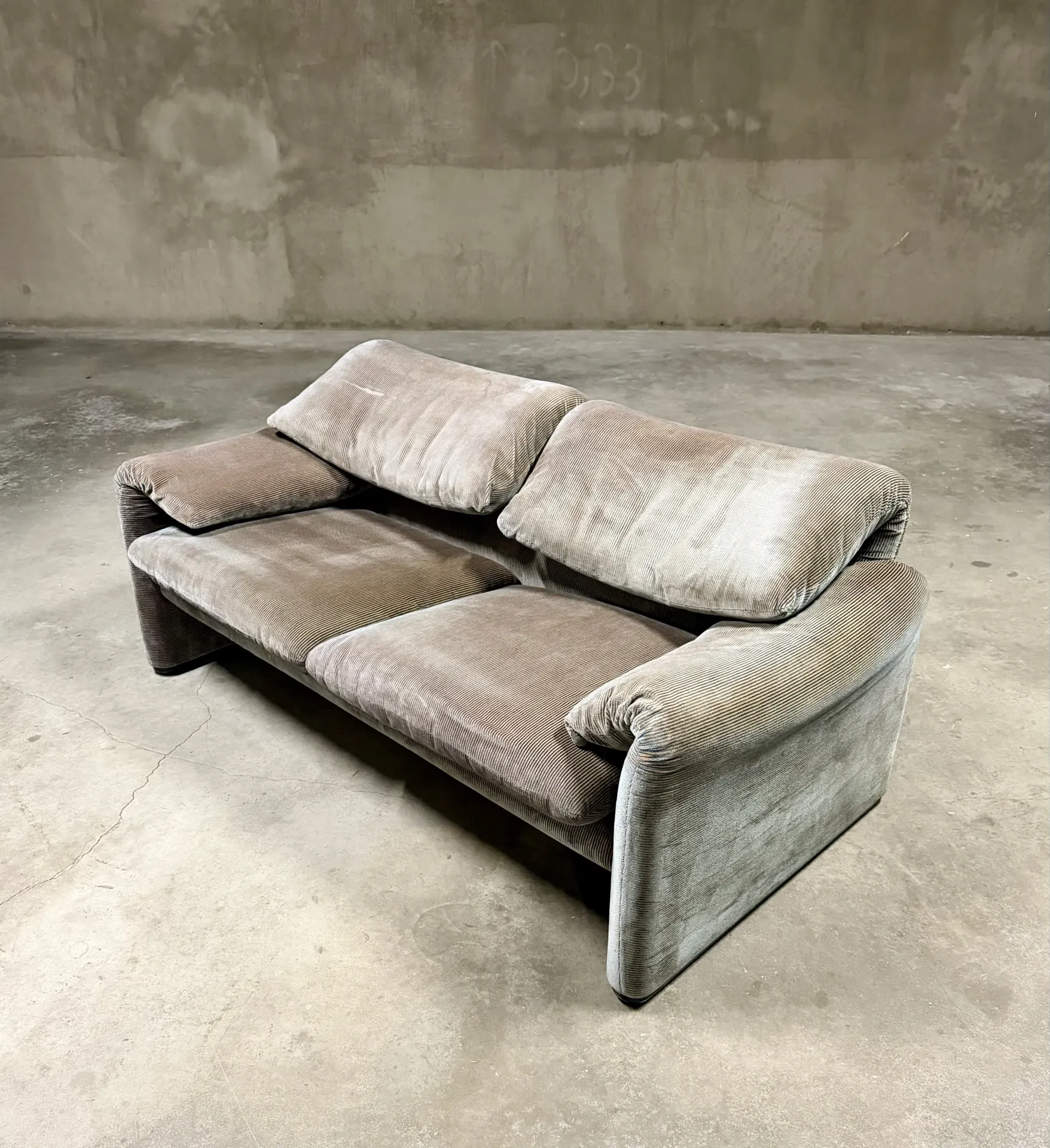 Maralunga two-seater sofa Cassina