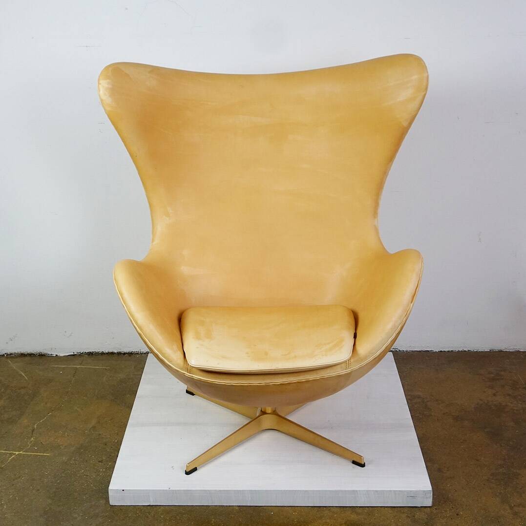 Leather Egg Chair by Arne Jacobsen for Fritz Hansen Limited Anniversary Edition