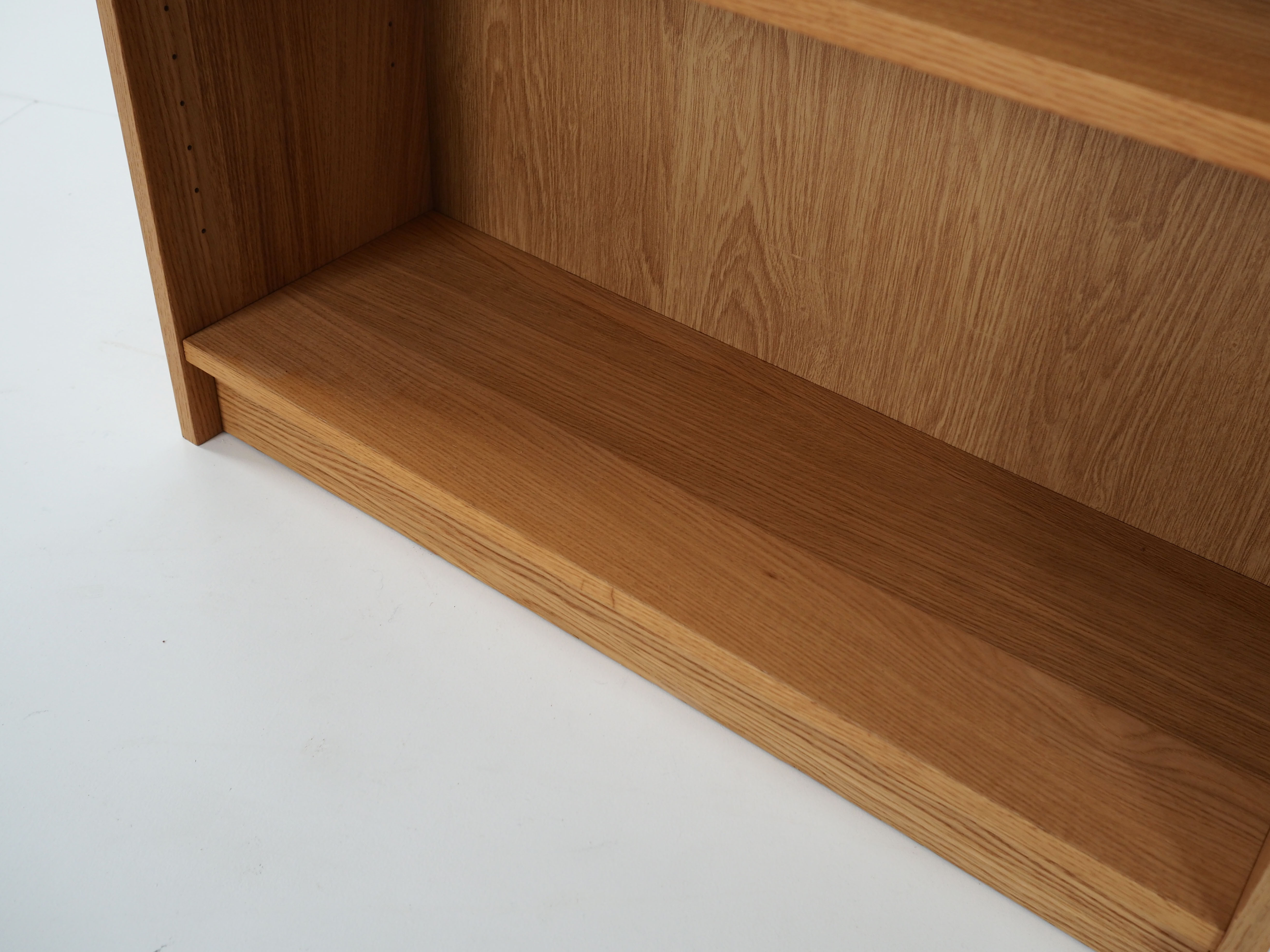 Bookcase with oak veneer scandinavian design from the 70s