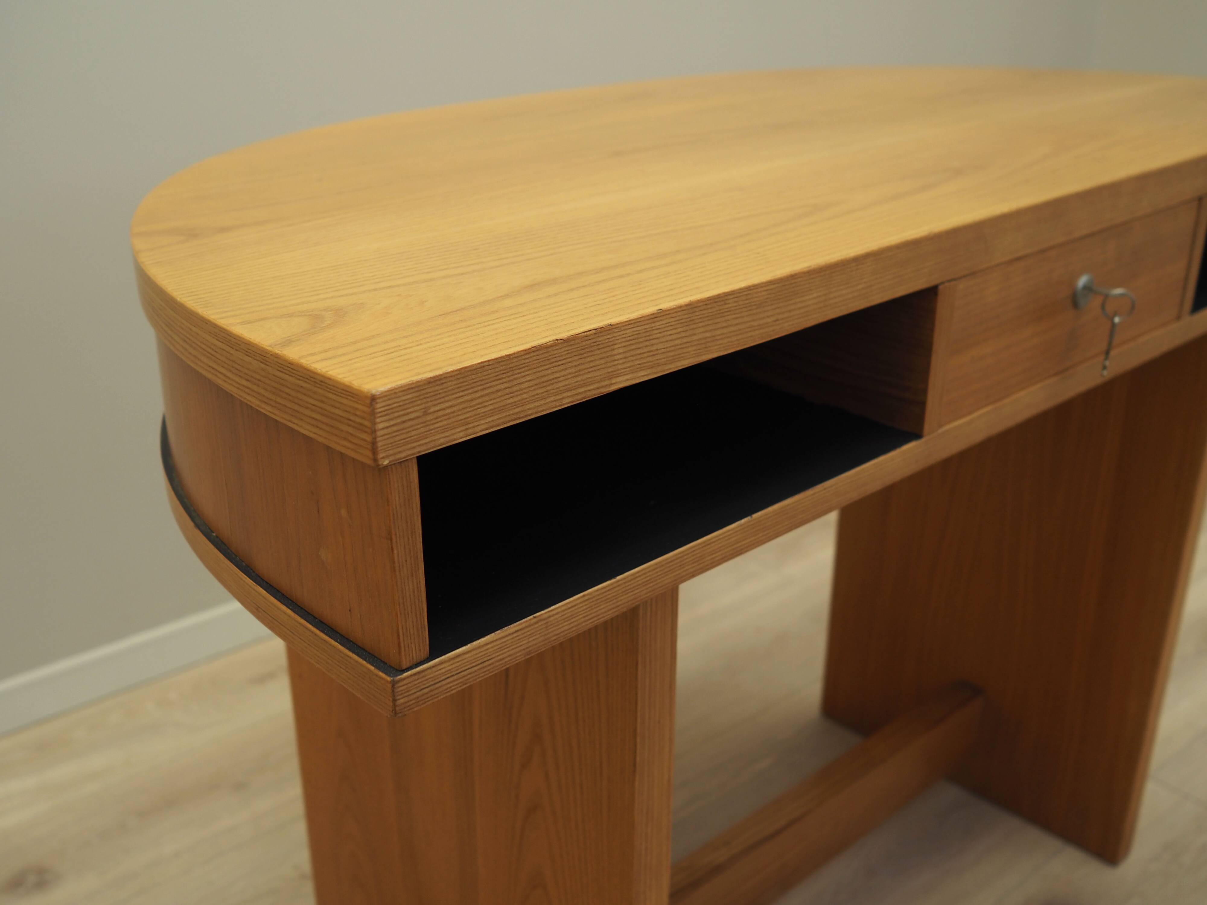 Oak desk, Italian design, 1970s, production: Italy