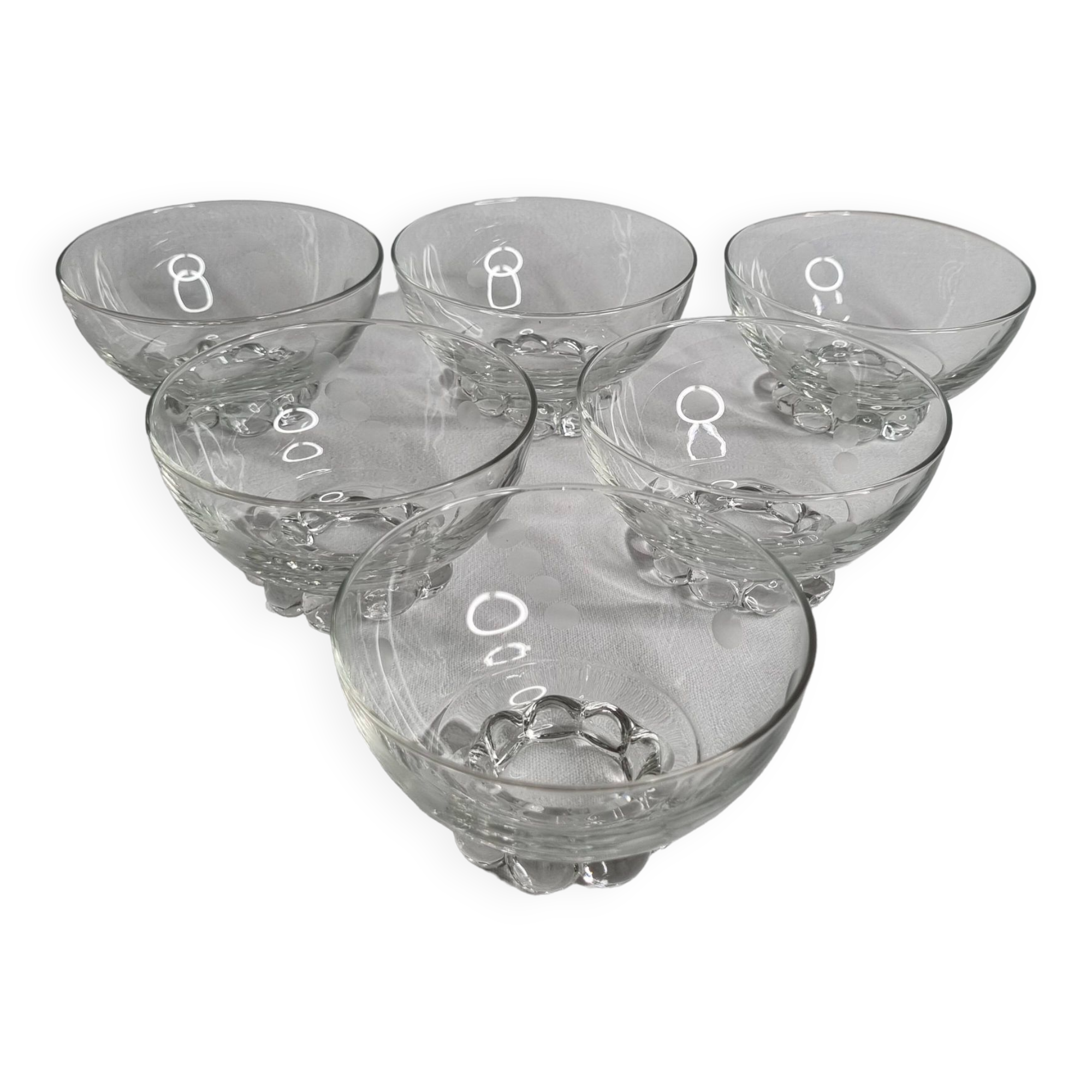 Set of six engraved crystal bowls in Art Deco style on spherical feet