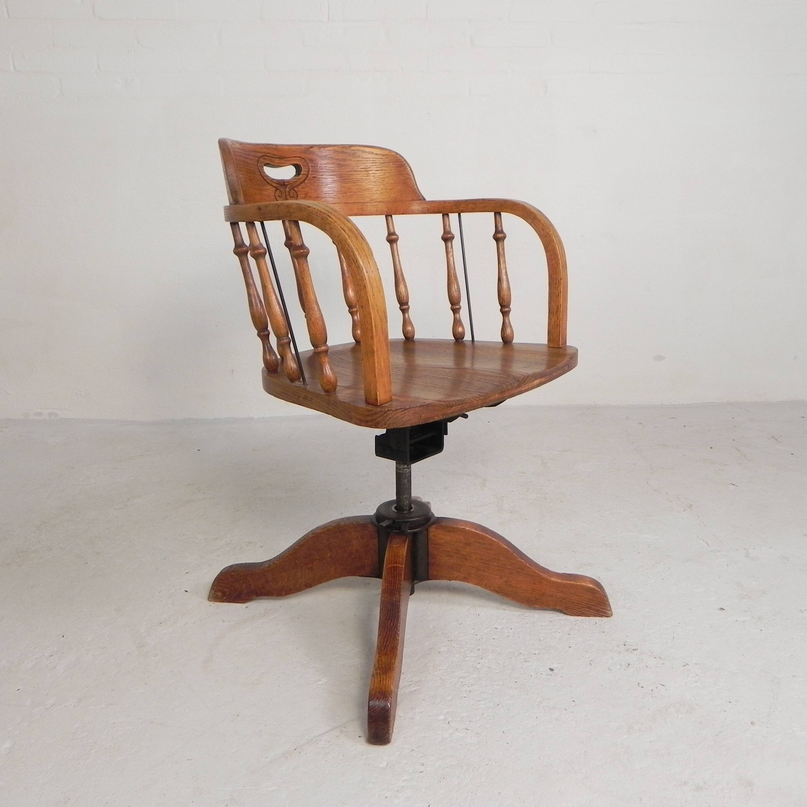 Oak office chair with a spring system and height adjustable, 1930s.