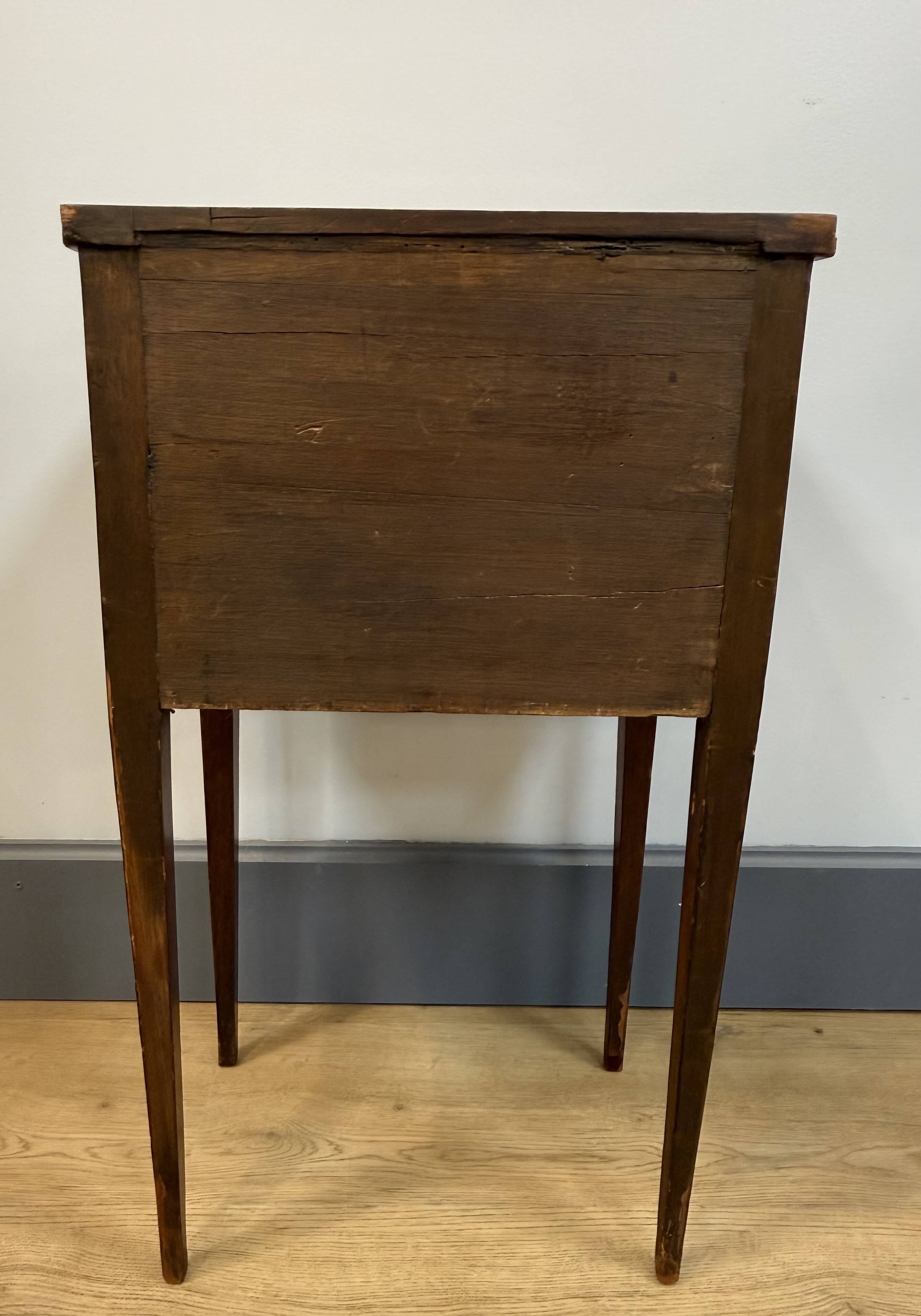 Small chiffonnier table in Louis XVI style.