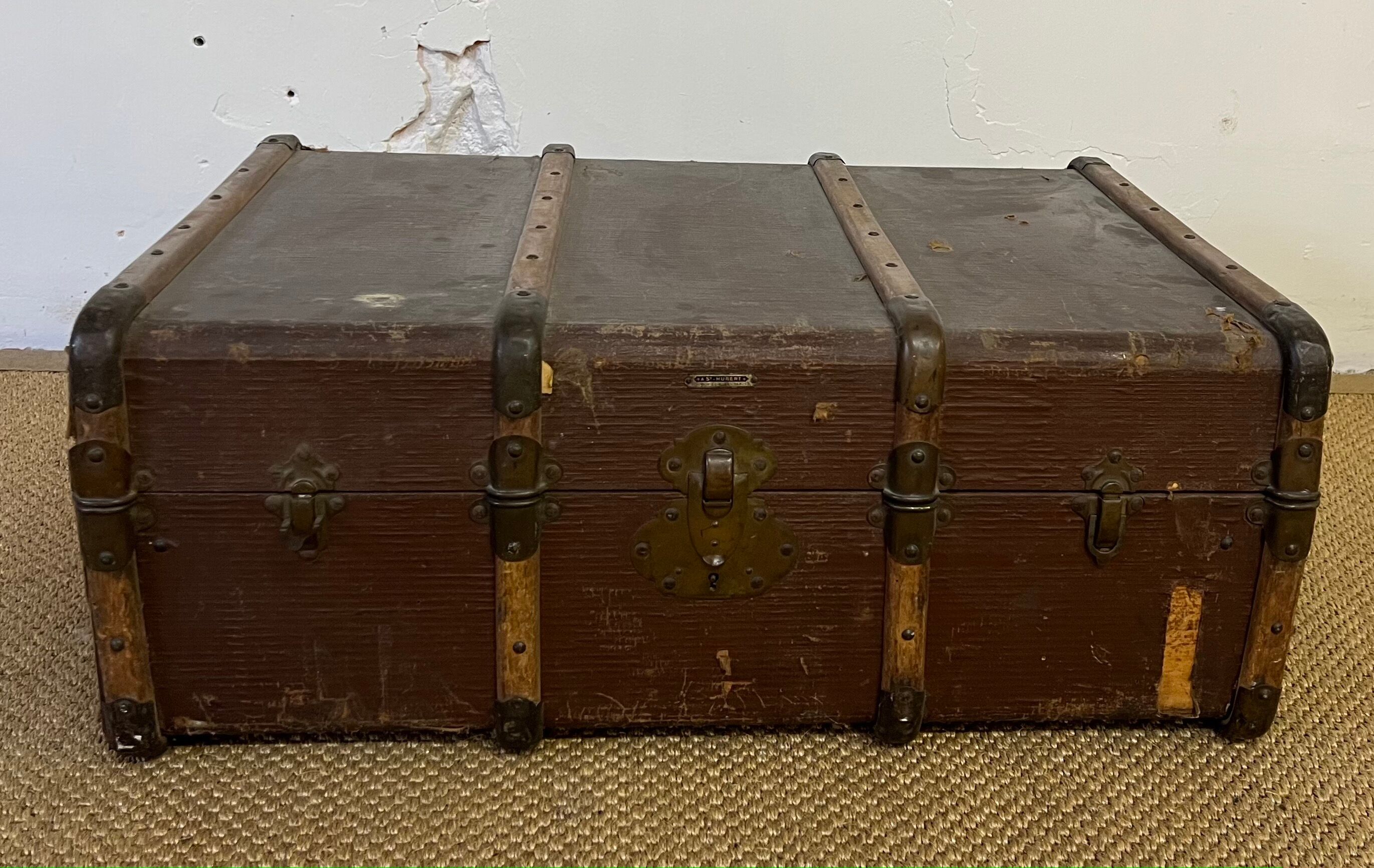 Vintage trunk in wood and leather, St Hubert Paris