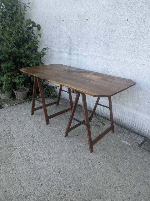 Bureau, planche et tréteaux