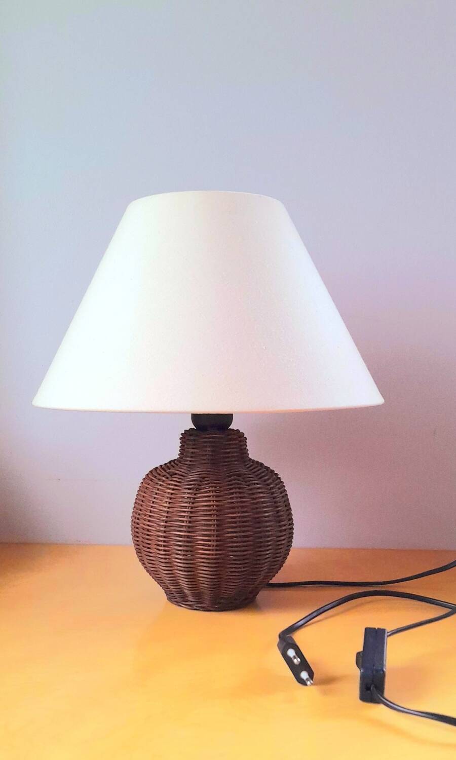 Woven wicker lamp