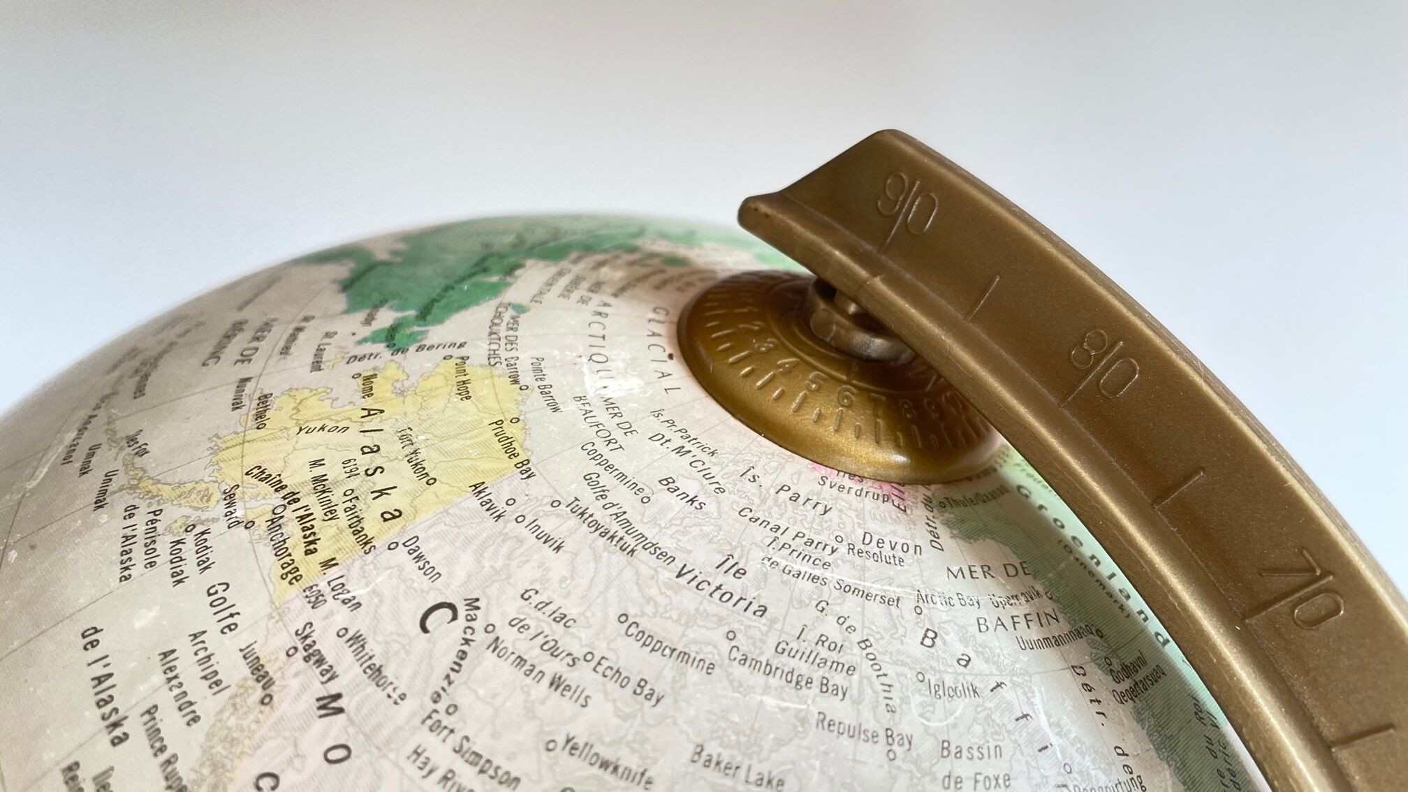 Globe earth luminous italy vintage wood