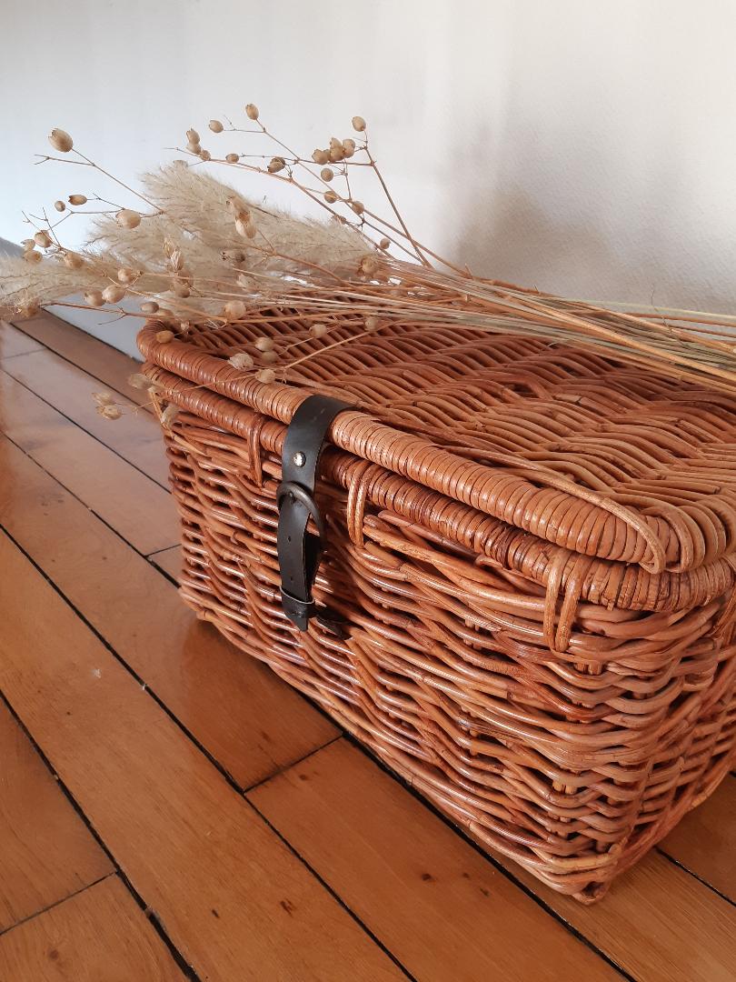 Vintage wicker malle