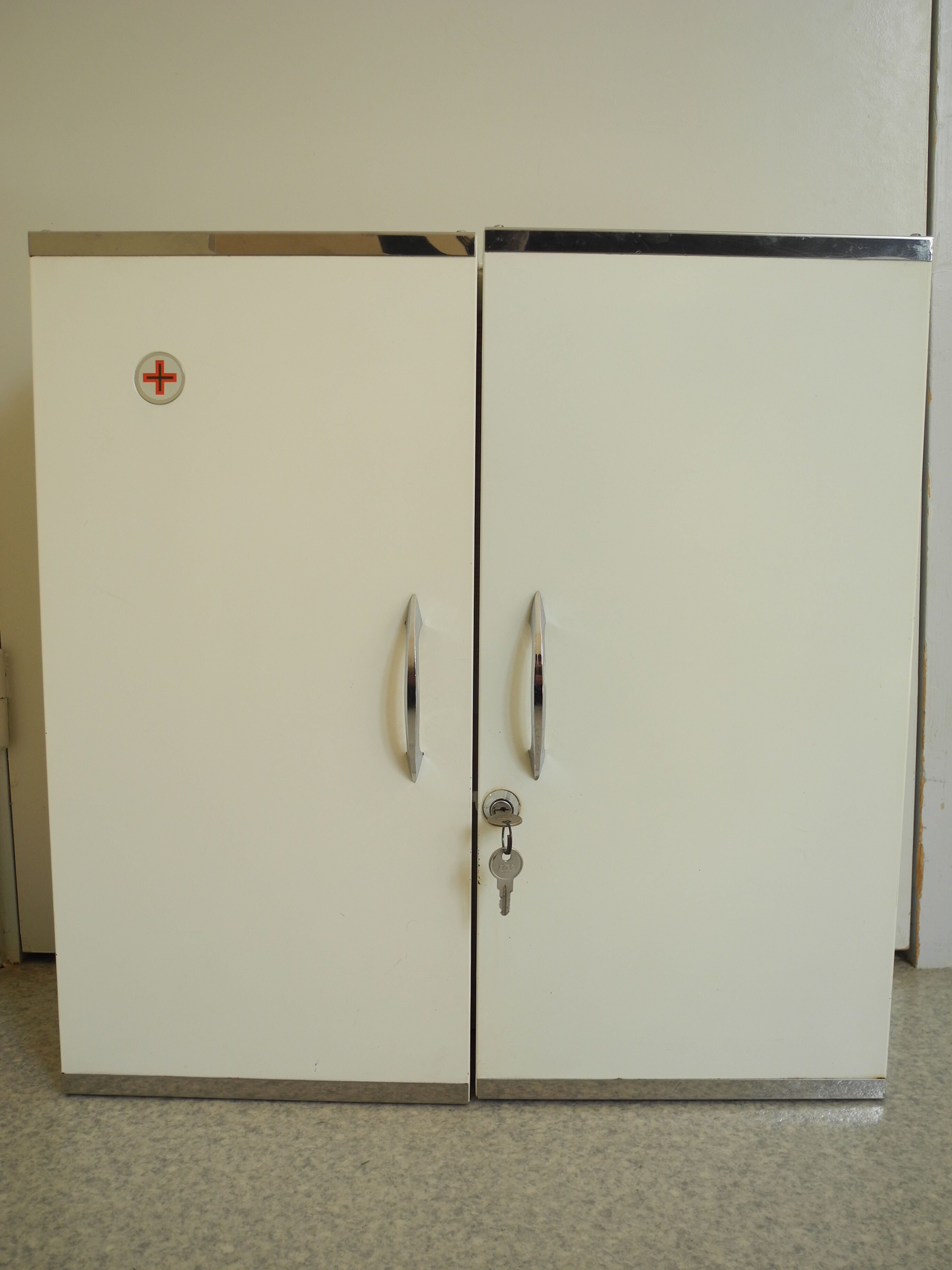 Old medicine cabinet rossignol vintage deco 70s