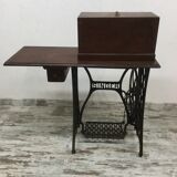 Sewing machine Singer