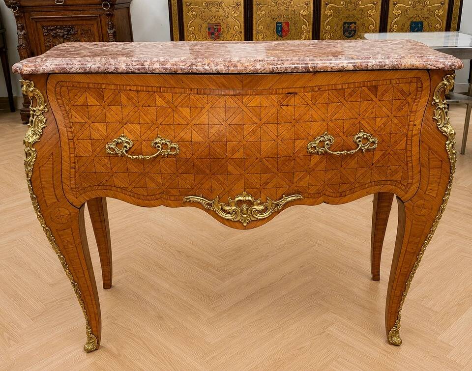Very rare wig chest with a drawer in Louis XV style with marquetry.