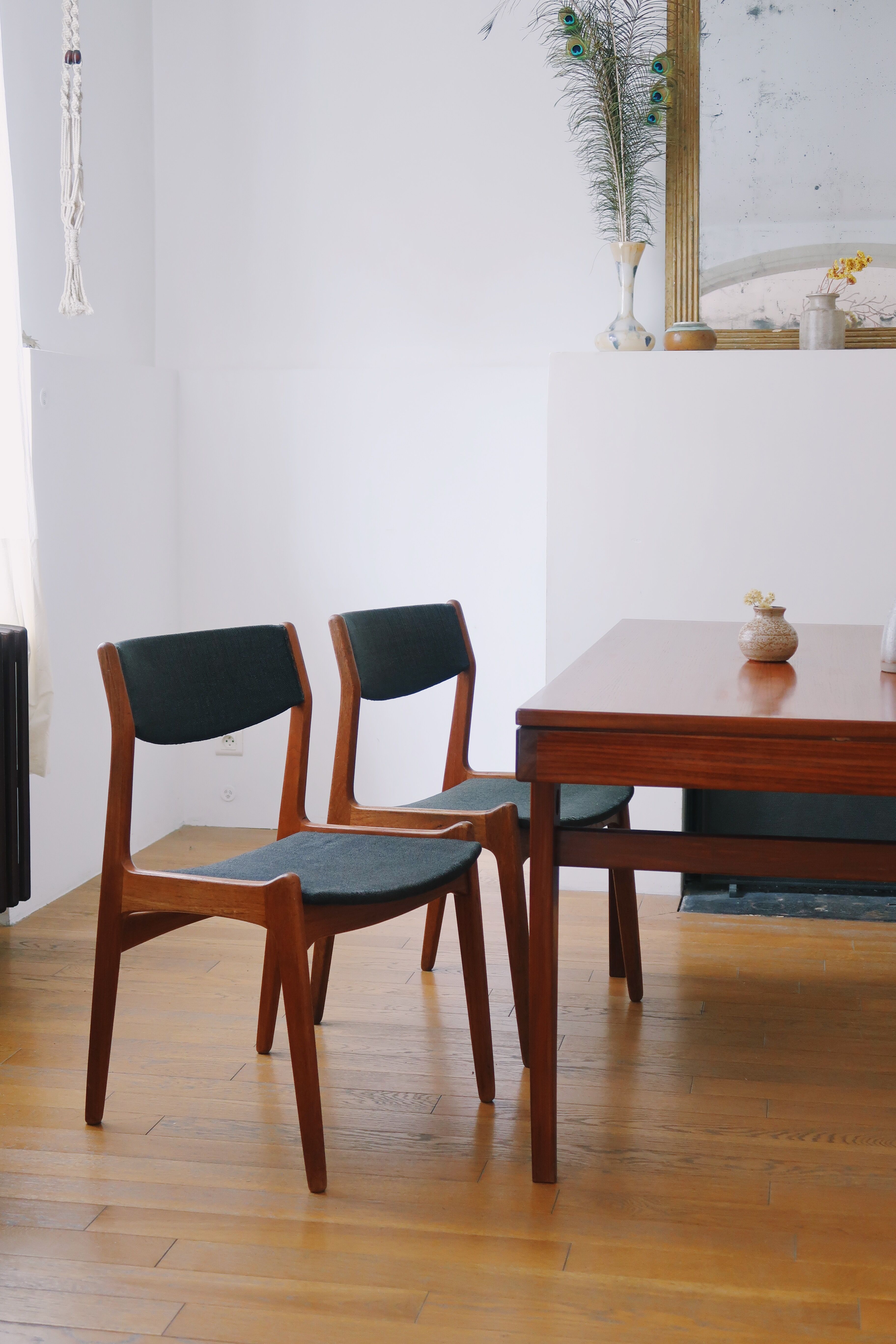4 chaises vertes danoises estampillées