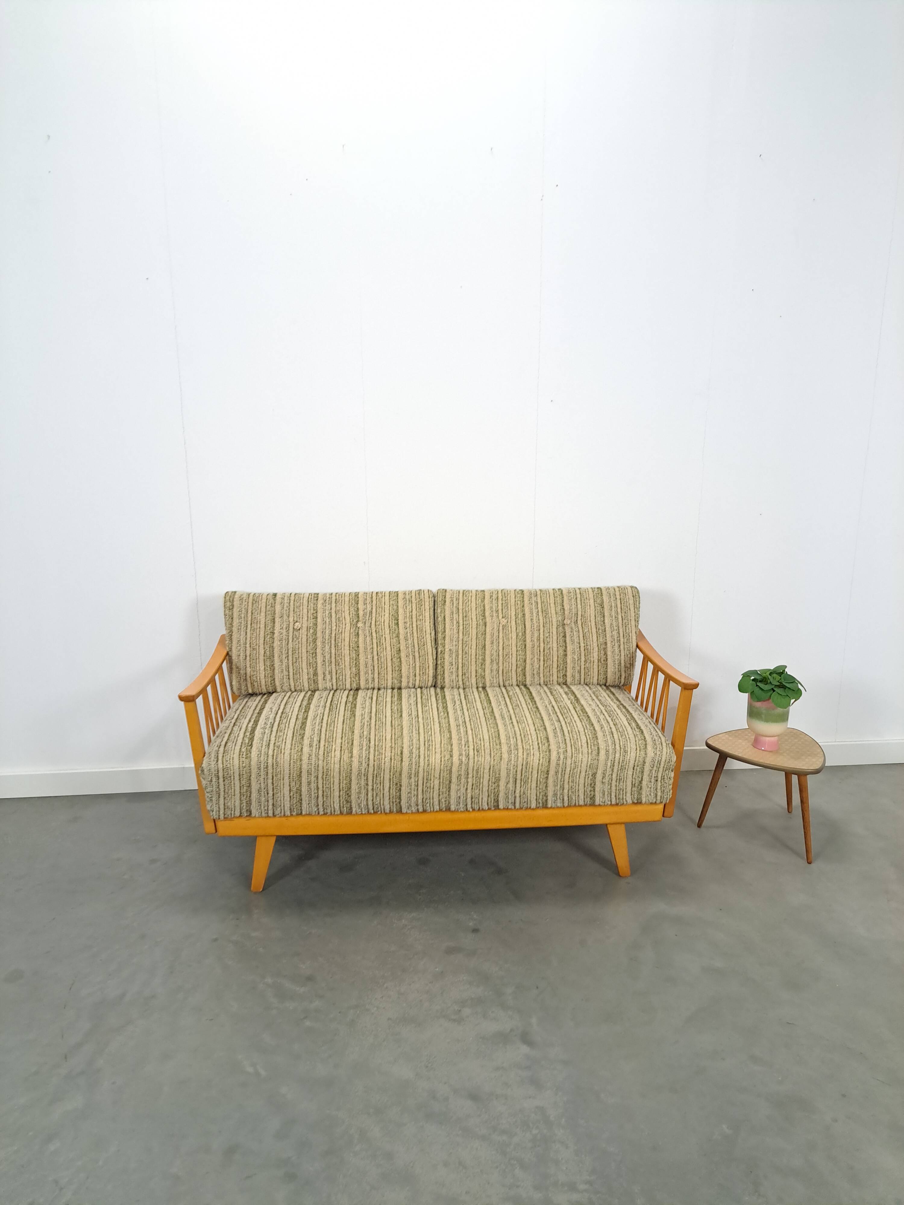 Uitschuifbare slaapbank met kussens, zitbank