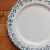 Plat rond en terre de fer décor iris Badonviller