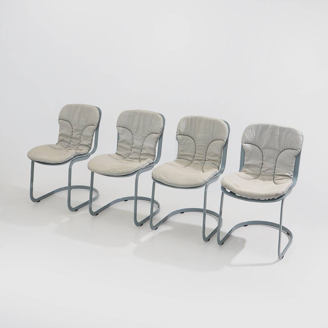 Ensemble de 4 chaises "077" par Studio Cidue pour Cidue, années 1970.