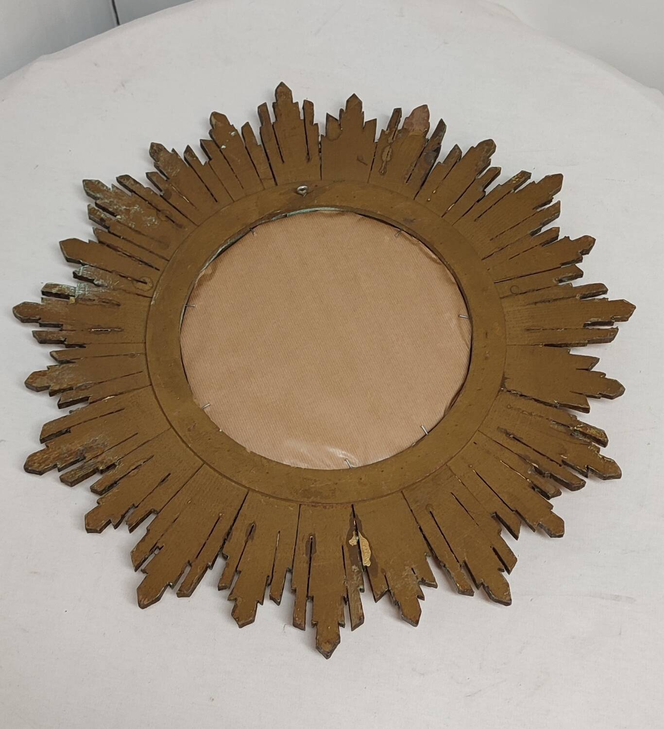 Miroir soleil en bois. Espagne, années 1960.