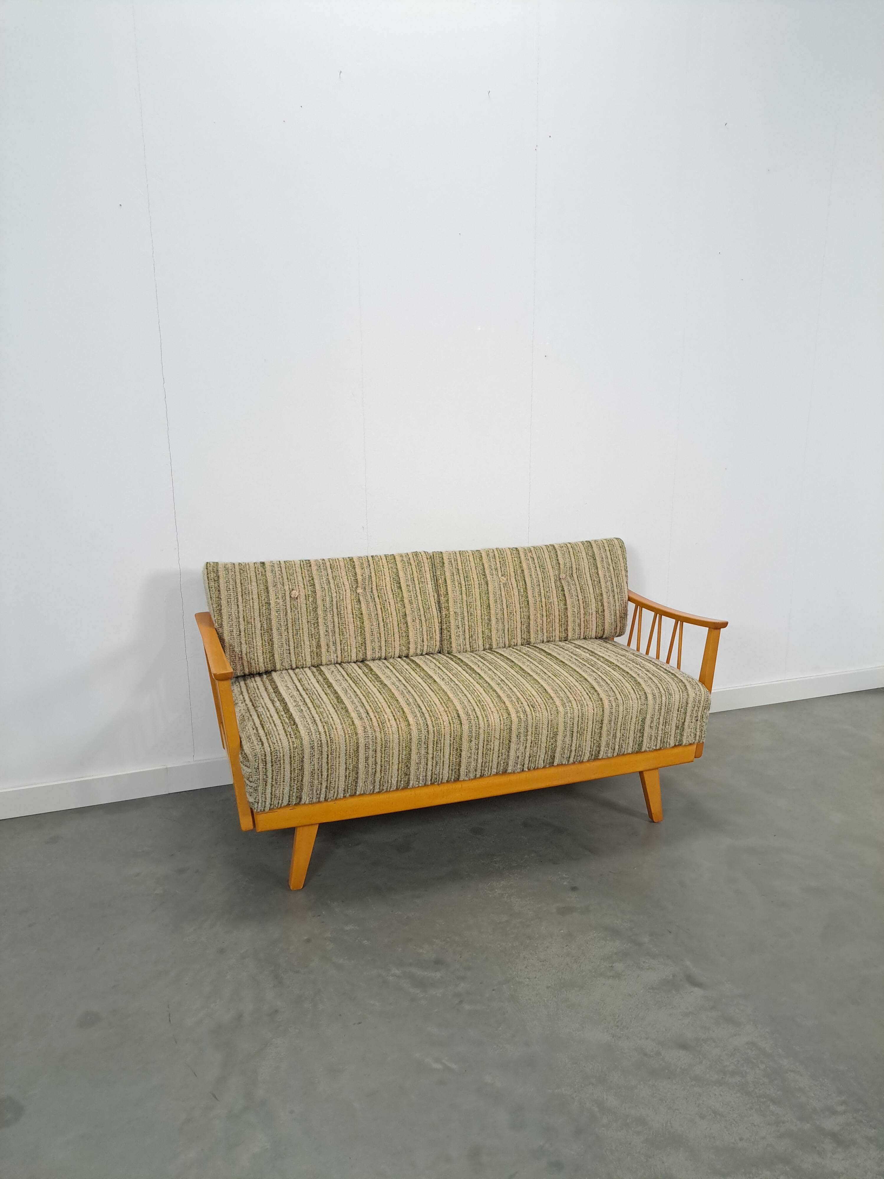 Uitschuifbare slaapbank met kussens, zitbank